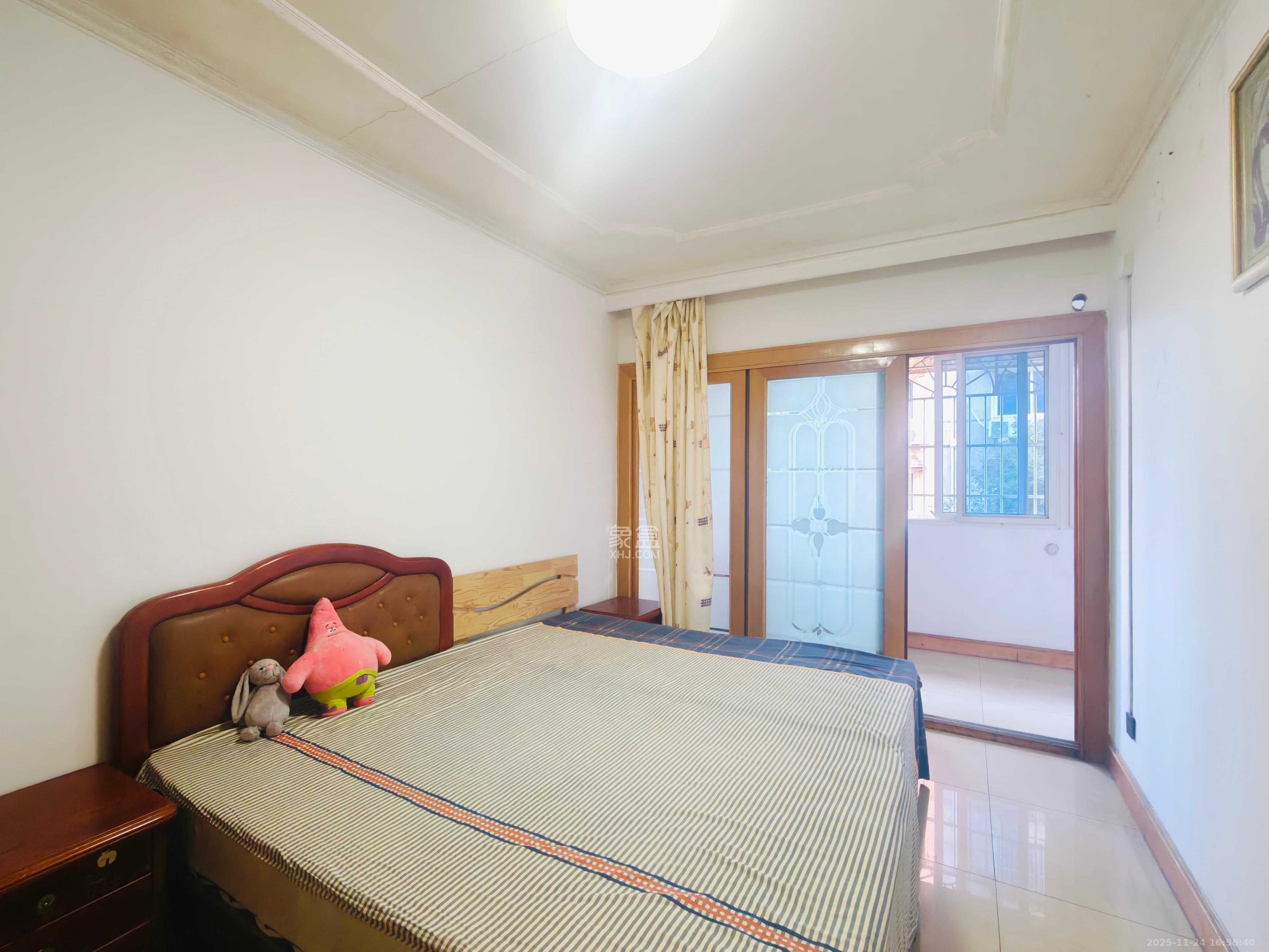 德雅精品公寓  3室2厅1卫    2500.0元/月室内图