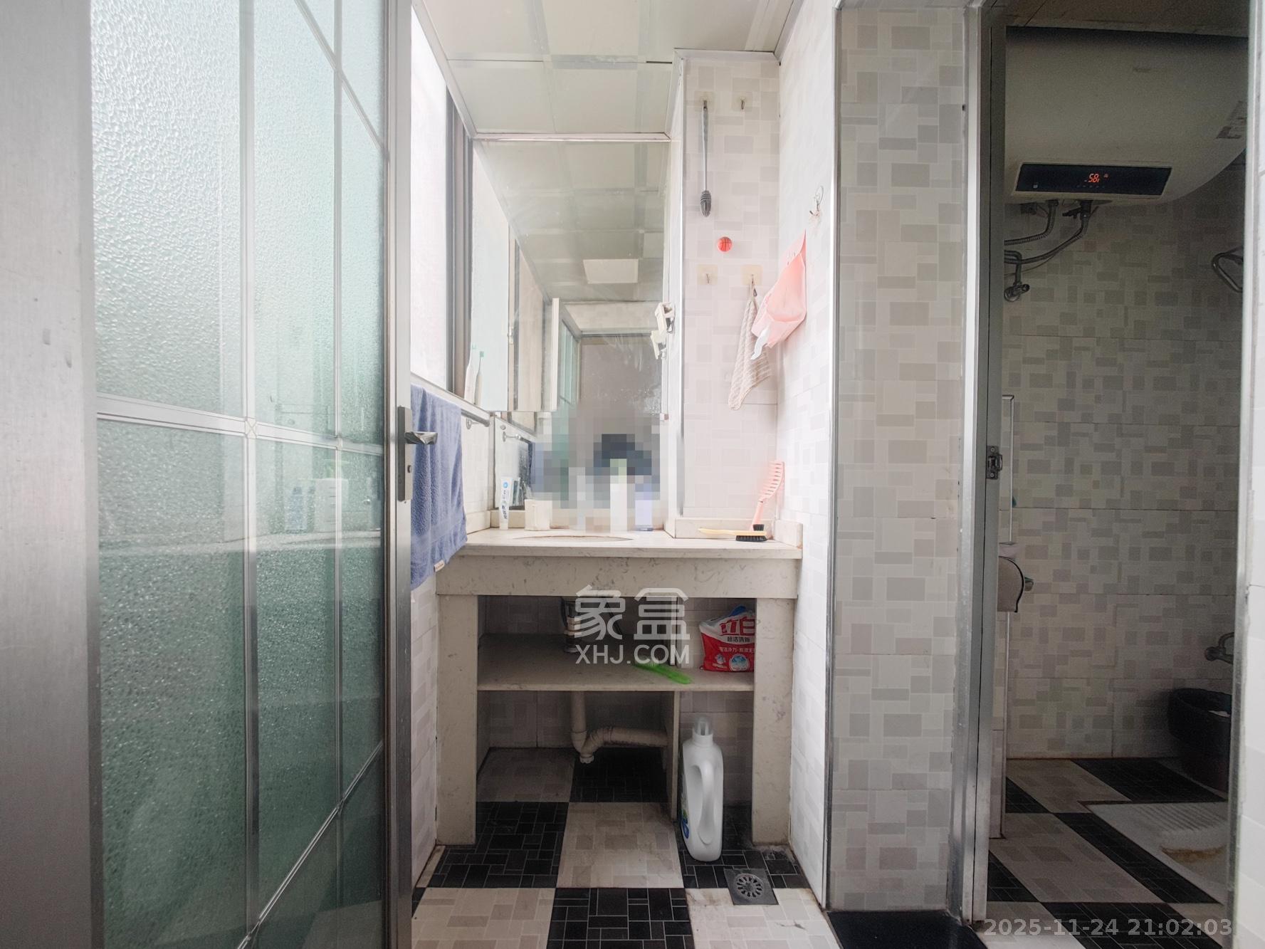 岳泰理想城  3室2厅1卫    68.0万卫生间