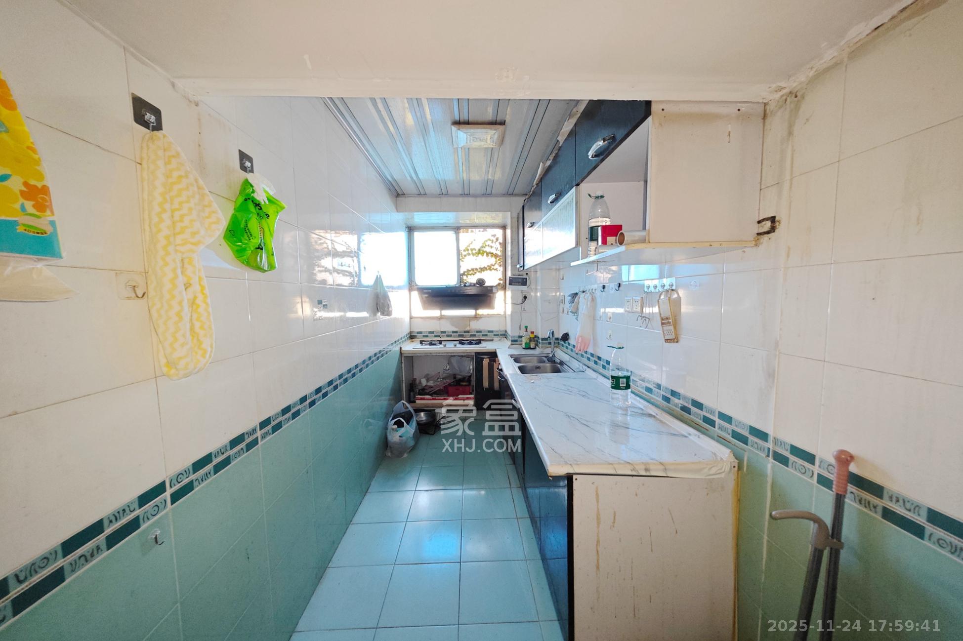 阀门厂宿舍  2室2厅1卫    32.8万厨房