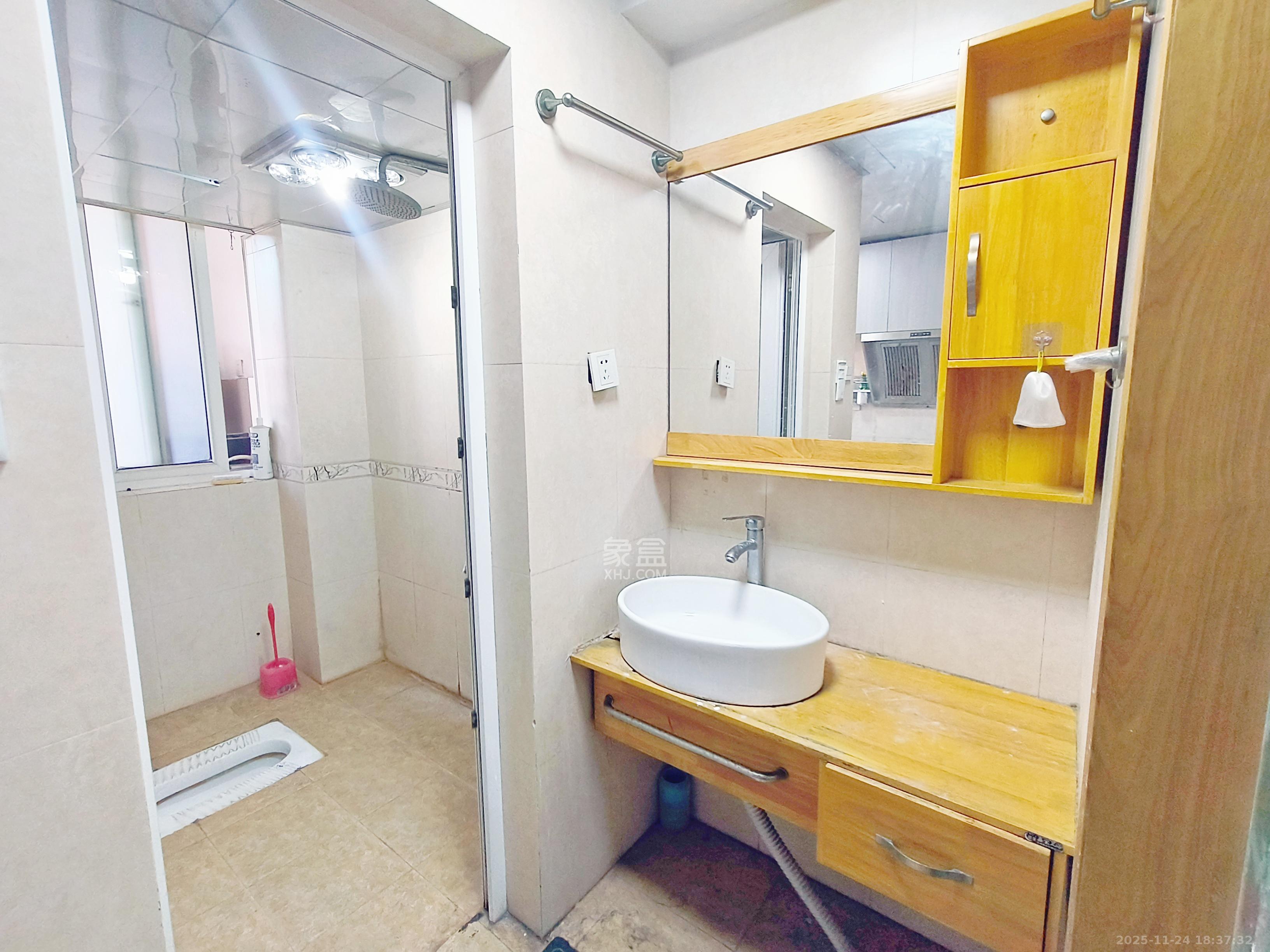 枫林美景 3室2厅1卫 2500.0元/月 枫林美景 3室2厅1卫 2500.0元/月室内图