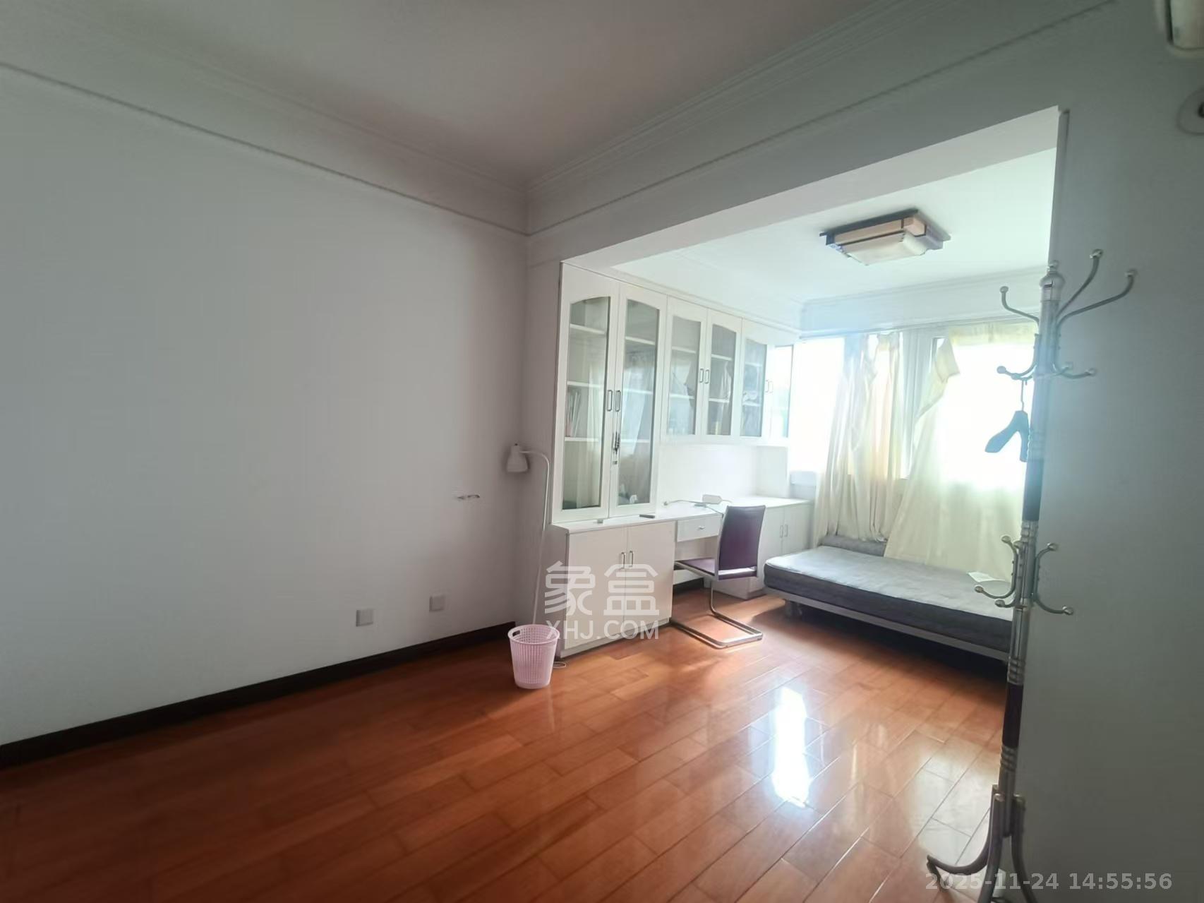 国检园  4室2厅2卫    4200.0元/月室内图