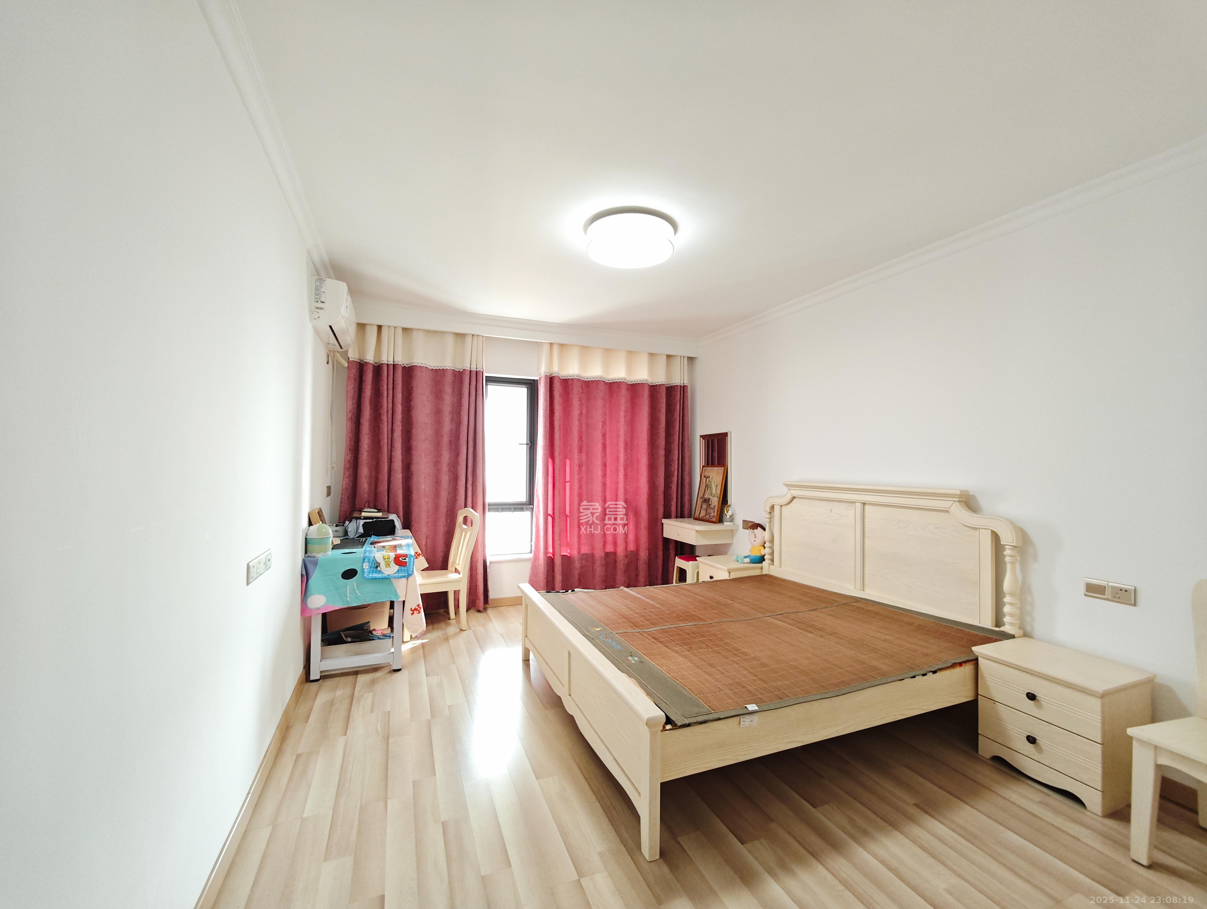 保利城(中航城国际社区、郡原美村) 4室2厅1卫 76.0万 保利城(中航城国际社区、郡原美村) 4室2厅1卫 76.0万卧室