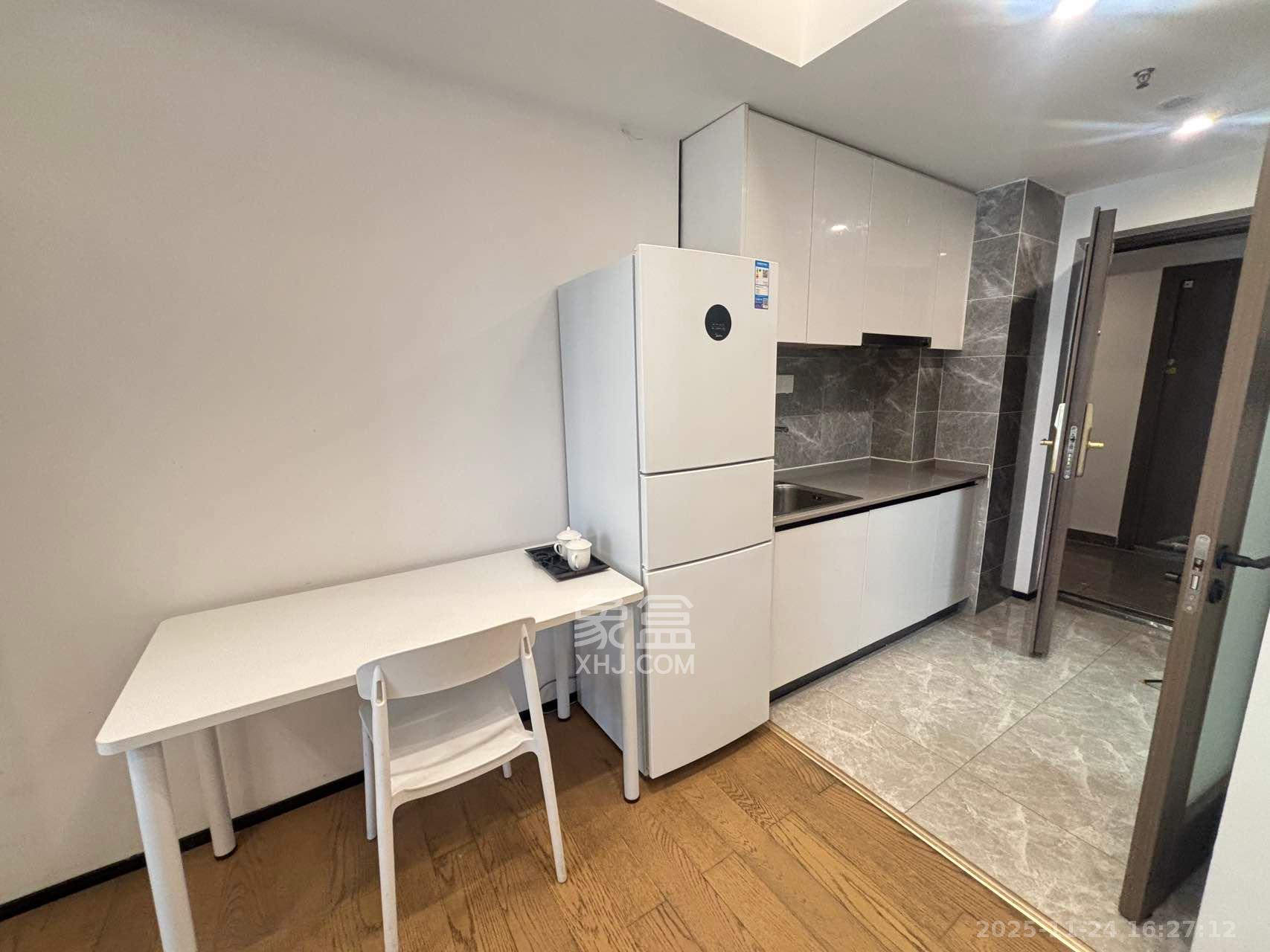 万科金色梦想D区  1室1厅1卫    1600.0元/月室内图