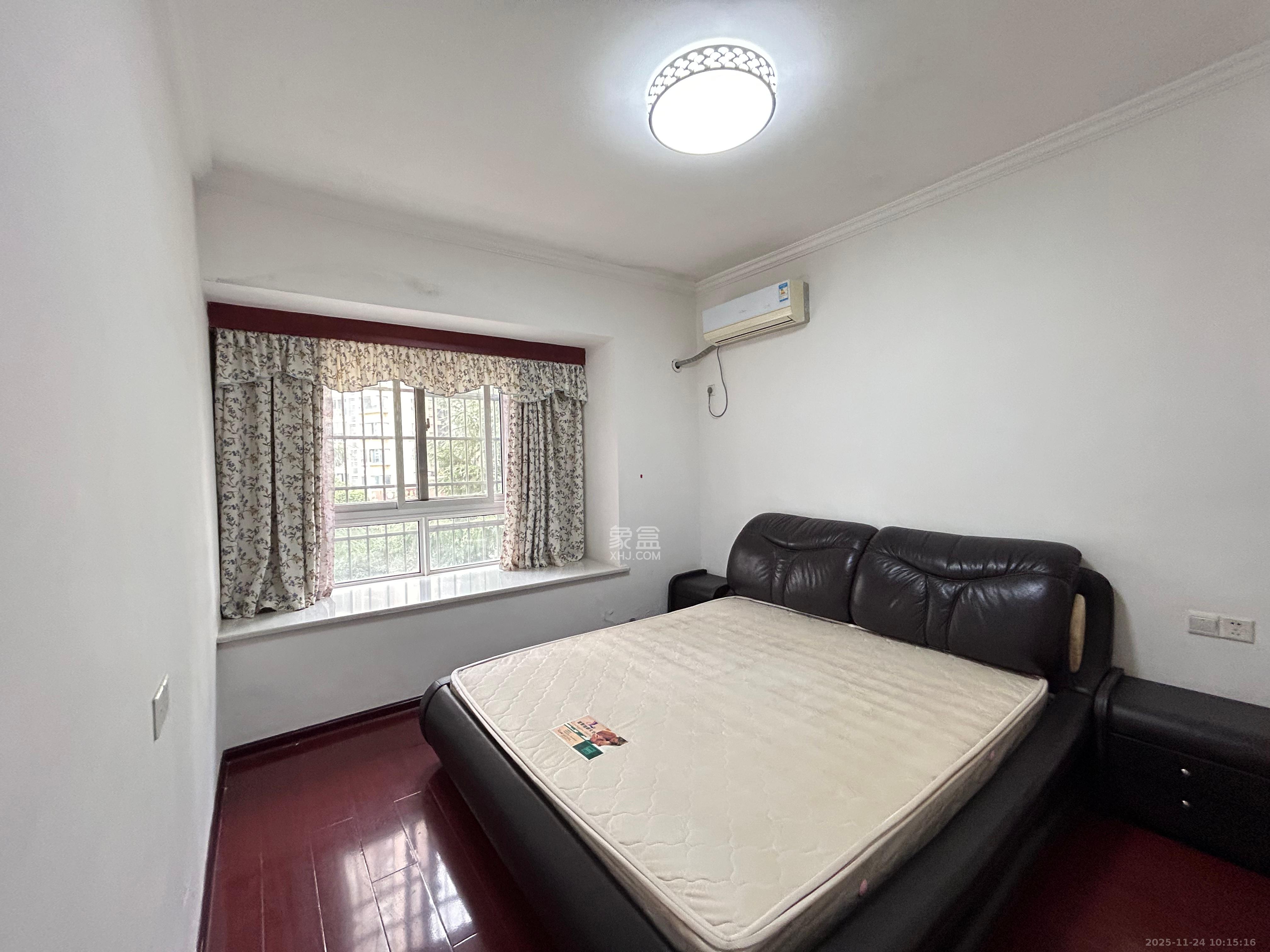 山水湾 2室2厅1卫 1600.0元/月 山水湾 2室2厅1卫 1600.0元/月室内图