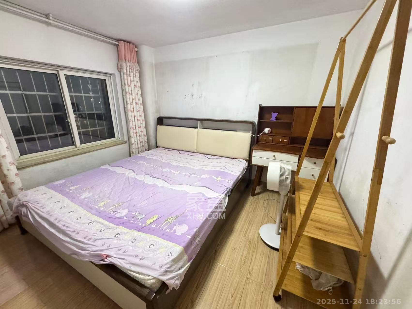 天翔新新家园  3室2厅2卫    2000.0元/月室内图