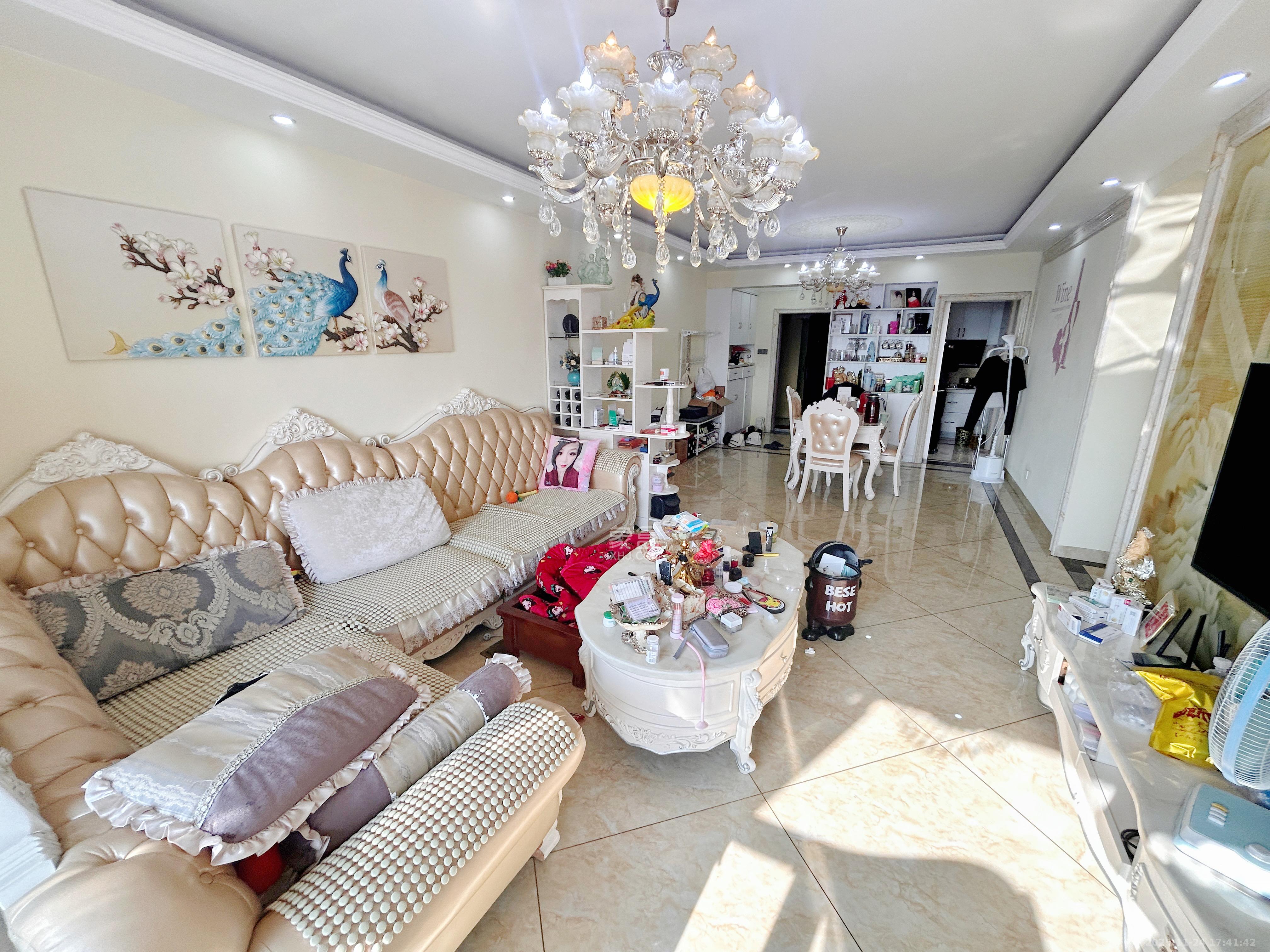 兴旺双铁城 3室2厅2卫 3100.0元/月 兴旺双铁城 3室2厅2卫 3100.0元/月室内图