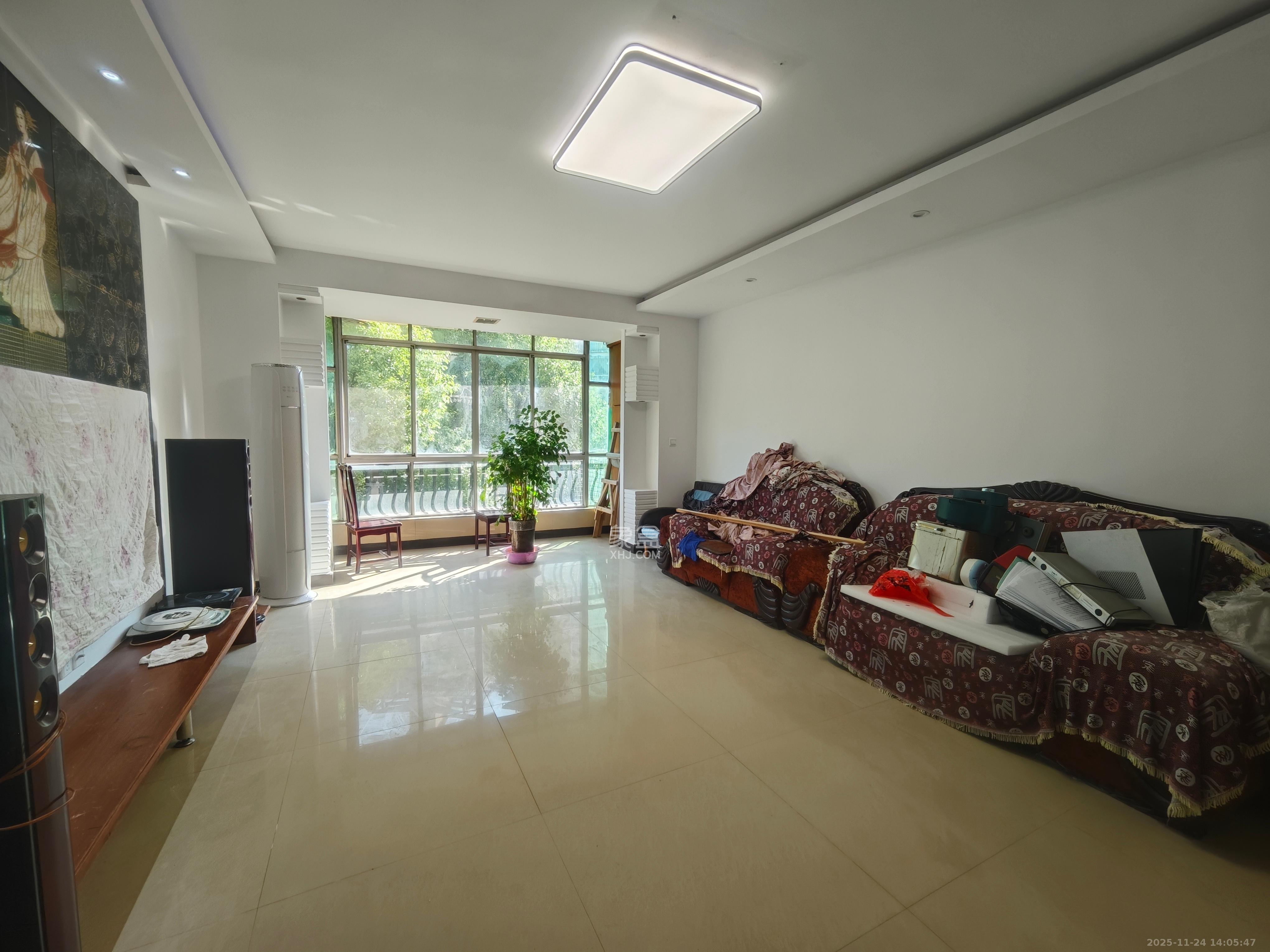 雍景园  3室2厅2卫    3000.0元/月