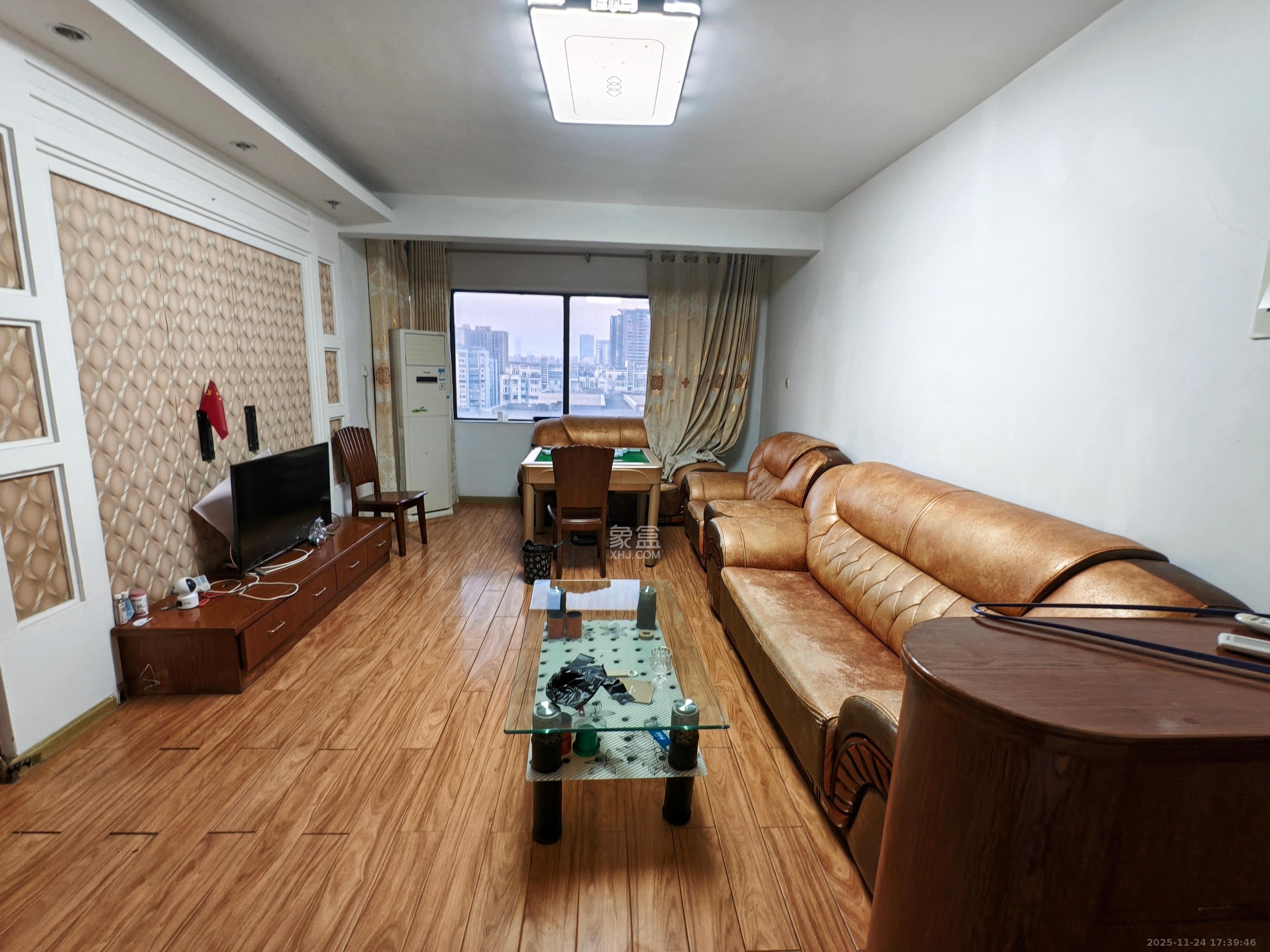 和庄  3室2厅2卫    2100.0元/月