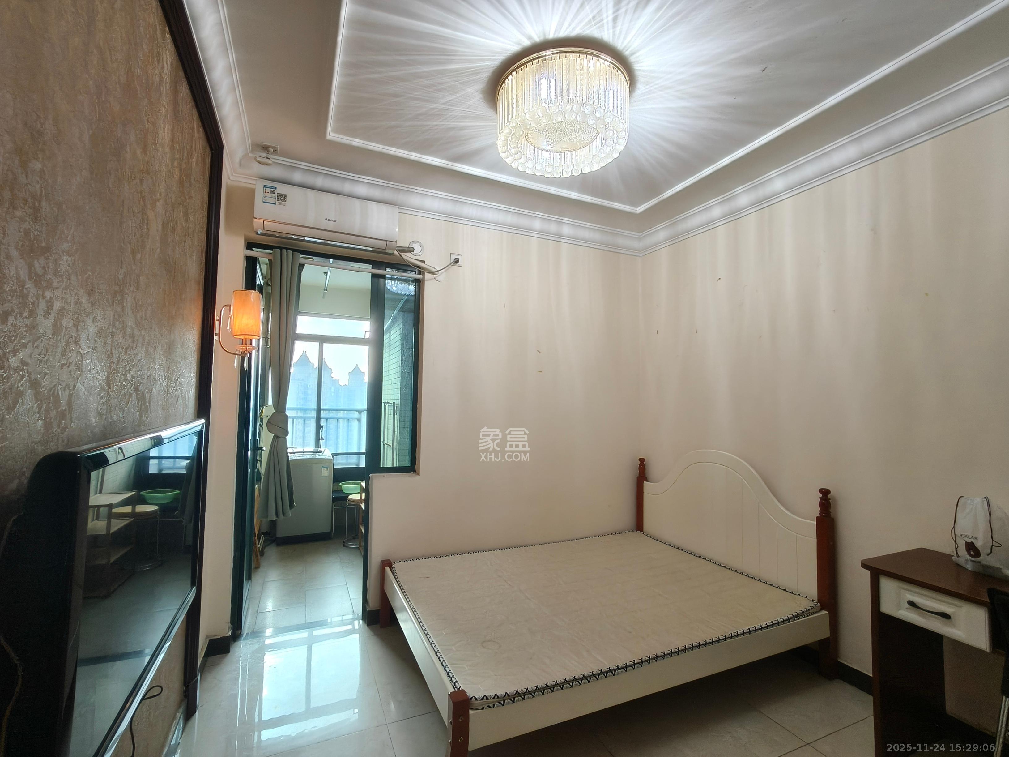 恒大翡翠华庭  1室1厅1卫    1050.0元/月