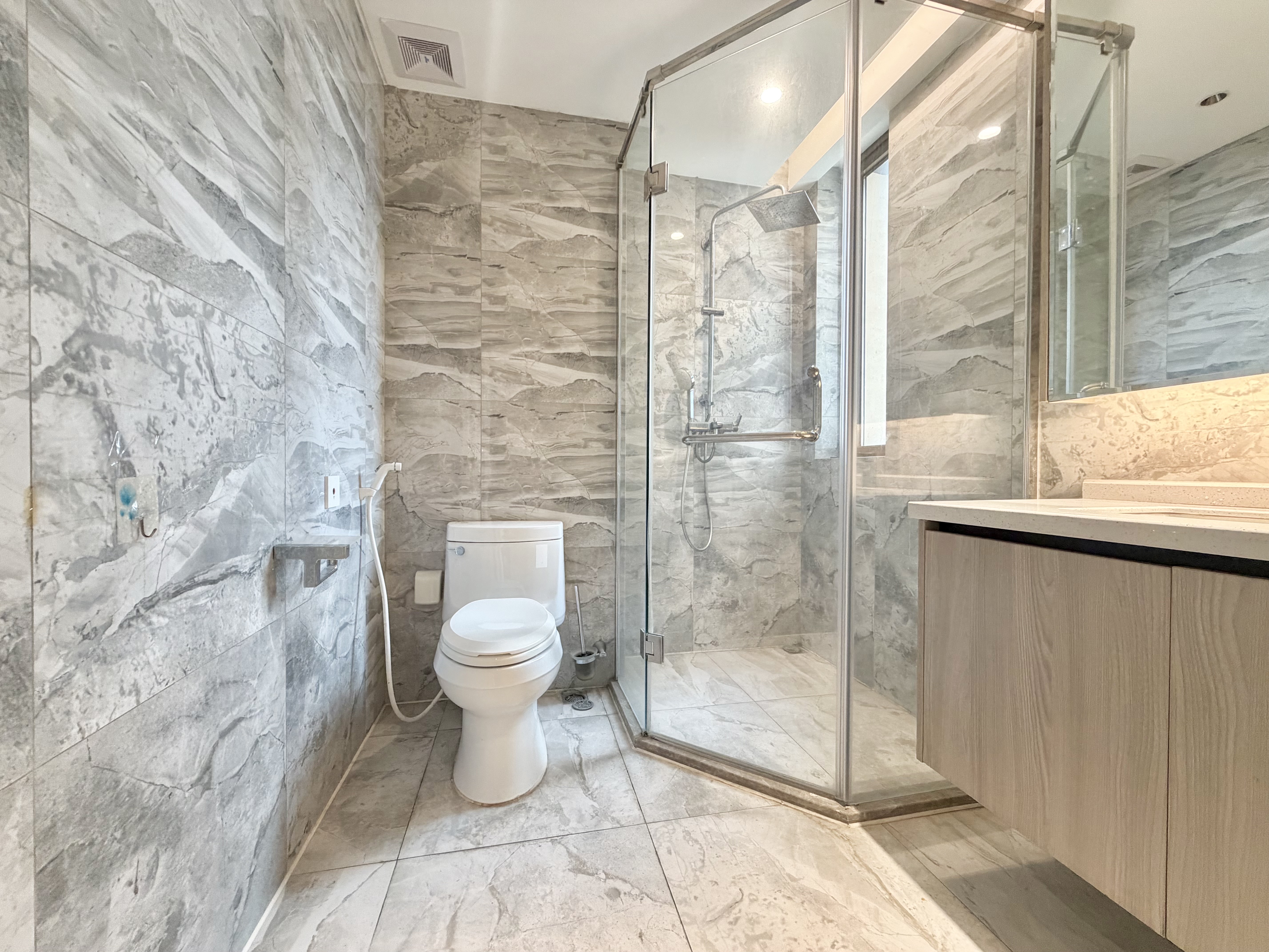 海航豪庭北苑 5室2厅3卫 520.0万 海航豪庭北苑 5室2厅3卫 520.0万客厅