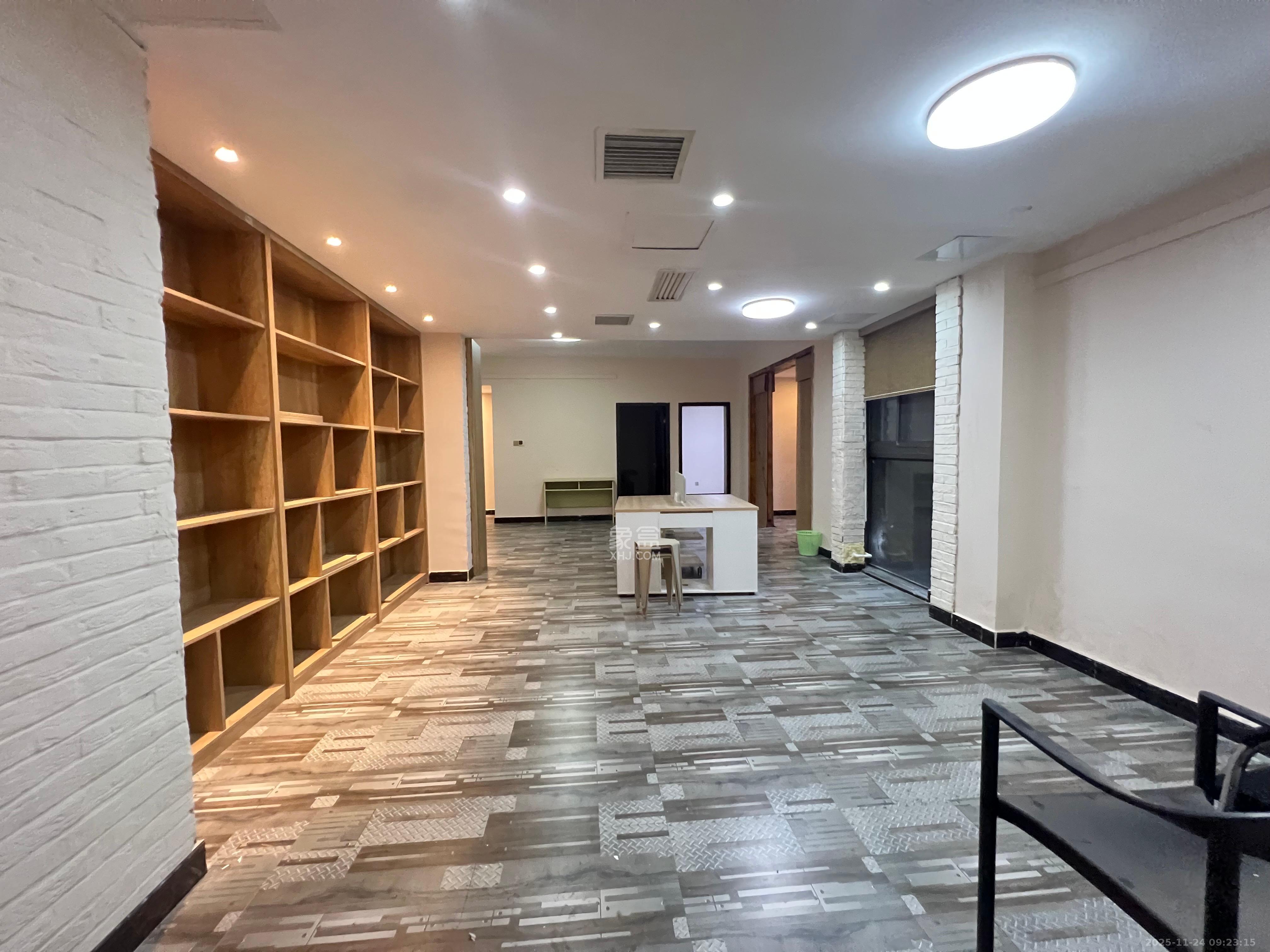 华晨国际公馆  5室2厅1卫    7500.0元/月室内图