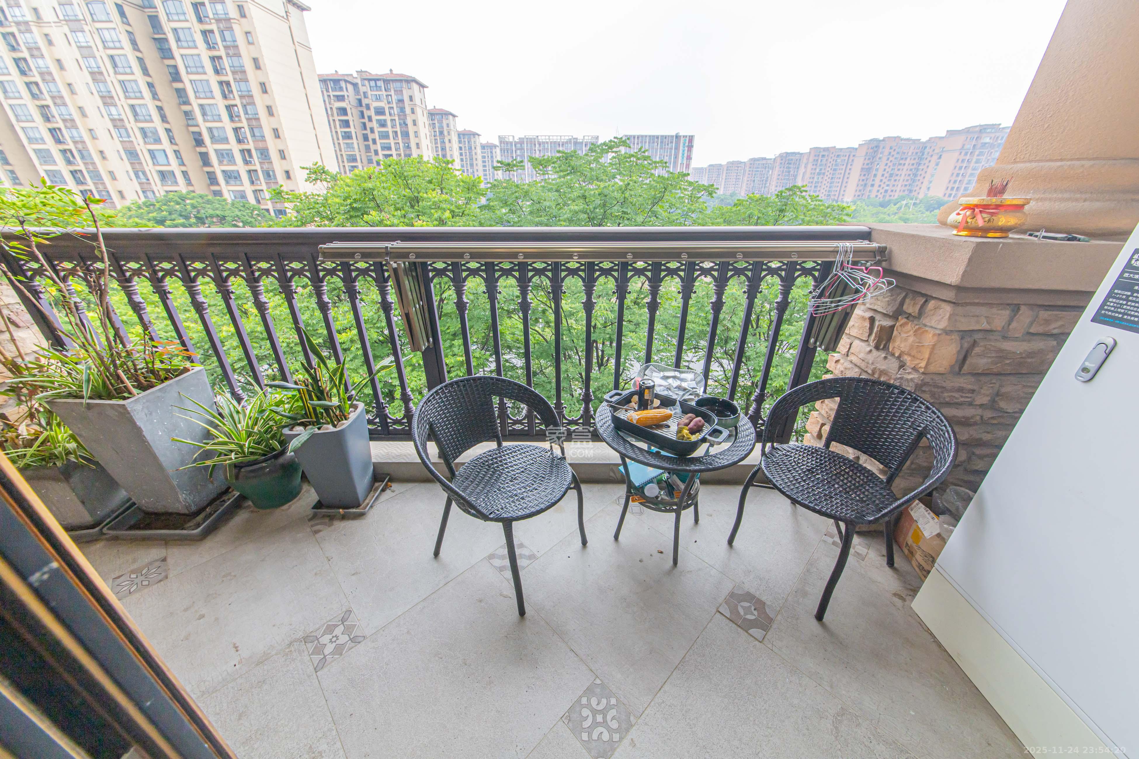 中建芙蓉和苑 6室2厅4卫 468.0万 中建芙蓉和苑 6室2厅4卫 468.0万阳台