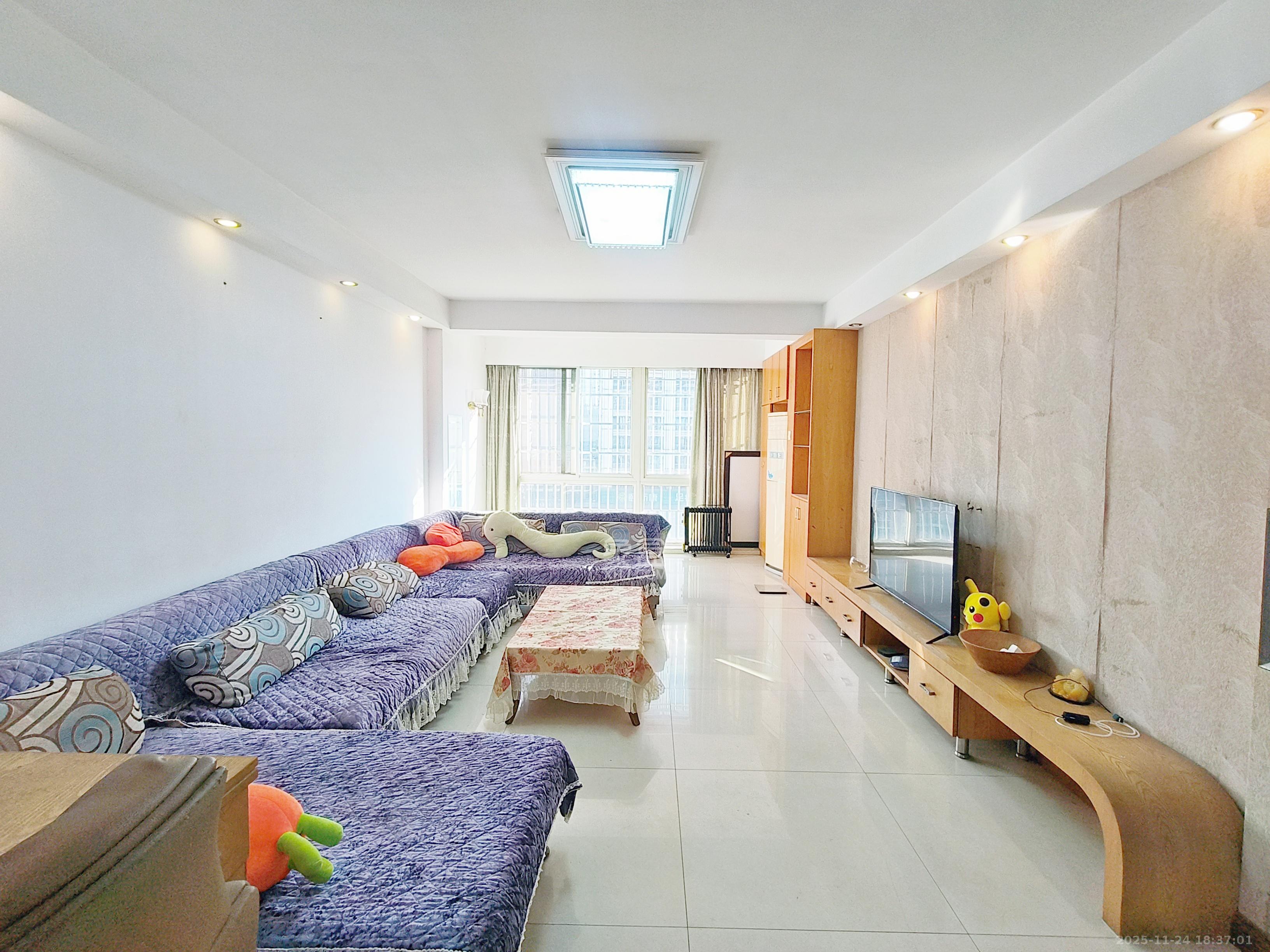 枫林美景  3室2厅1卫    2500.0元/月