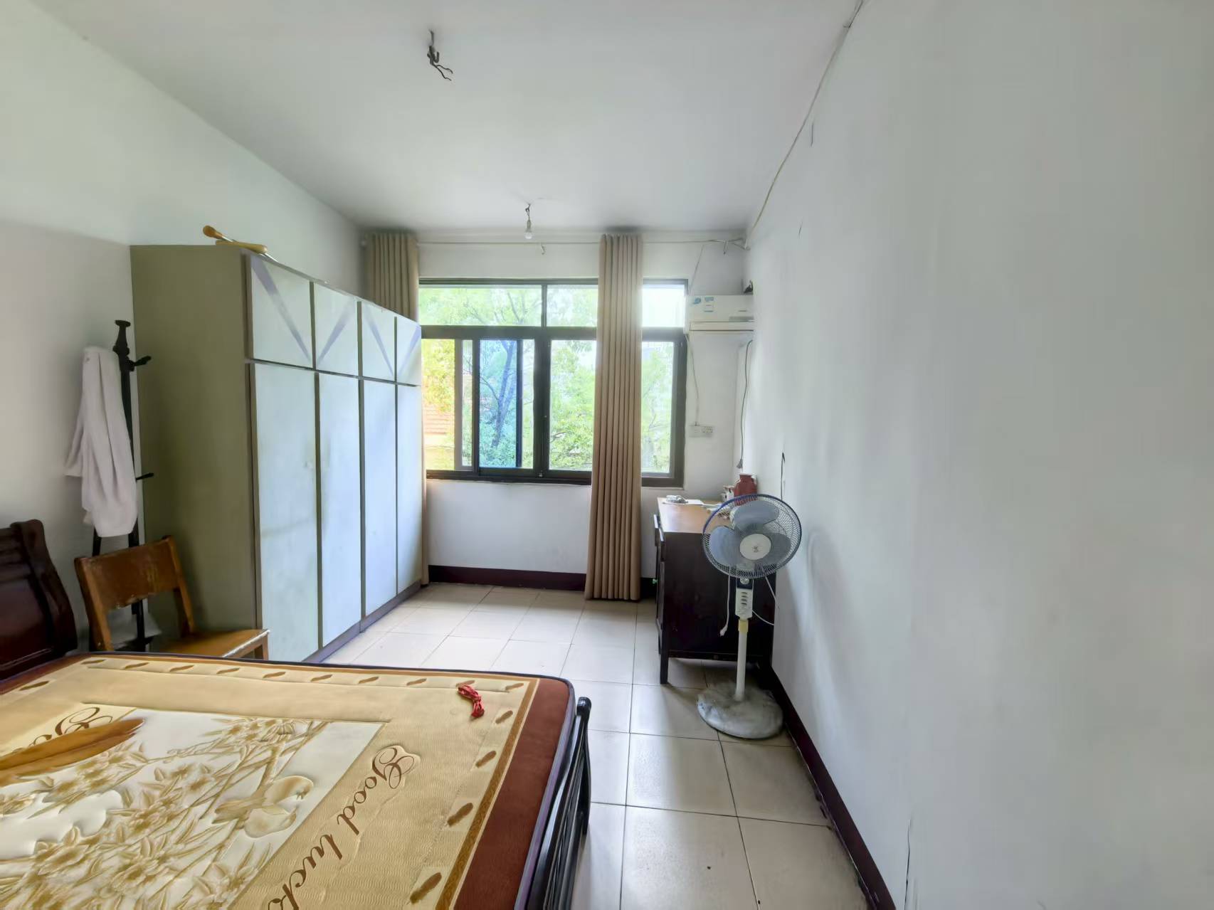 粮运建材市场  1室0厅0卫    32.8万客厅