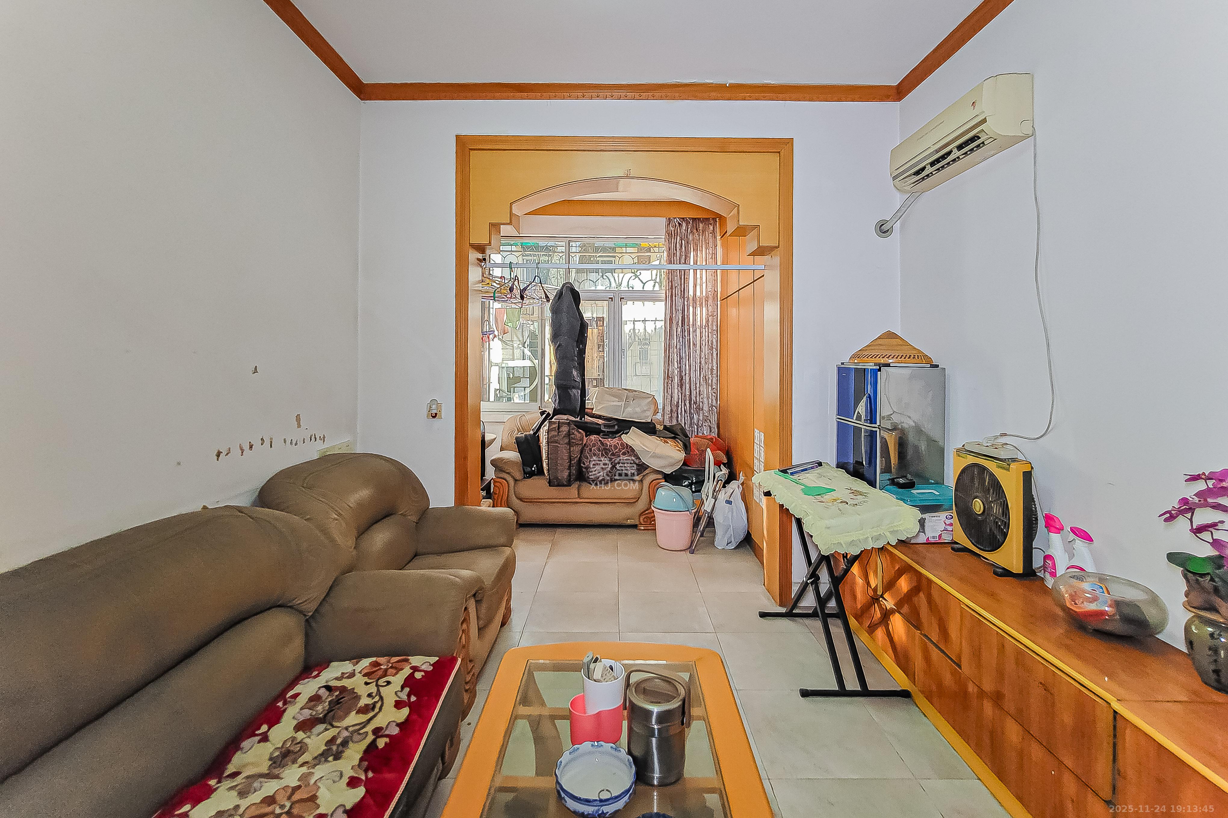 测绘小区  2室1厅1卫    43.8万客厅