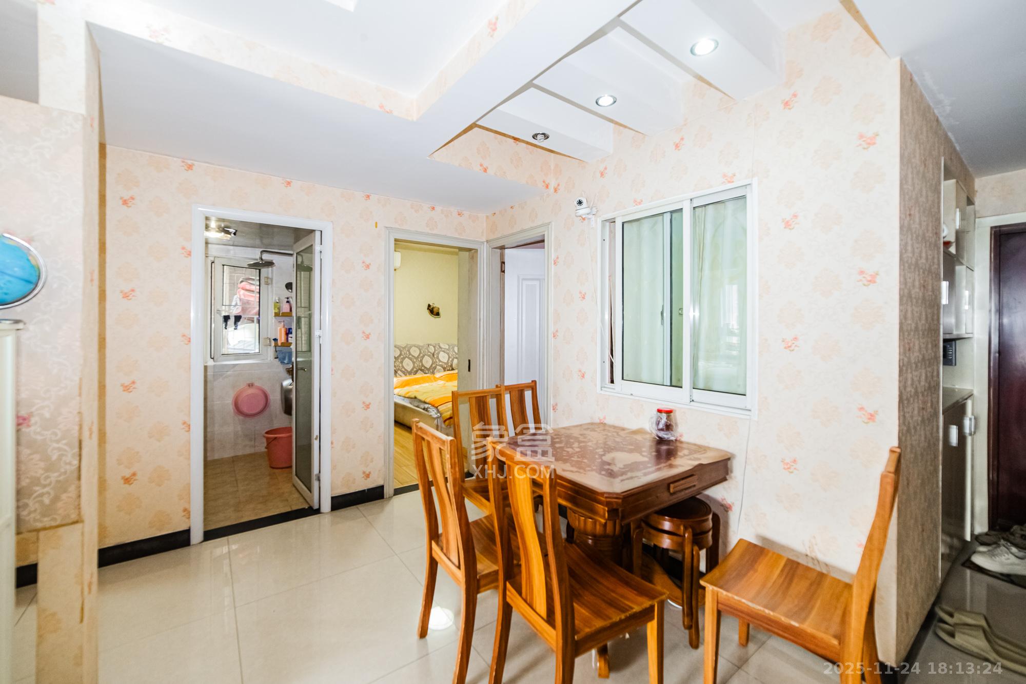 万国城(当代满庭春MOMA)二期 2室2厅1卫 62.8万 万国城(当代满庭春MOMA)二期 2室2厅1卫 62.8万客厅