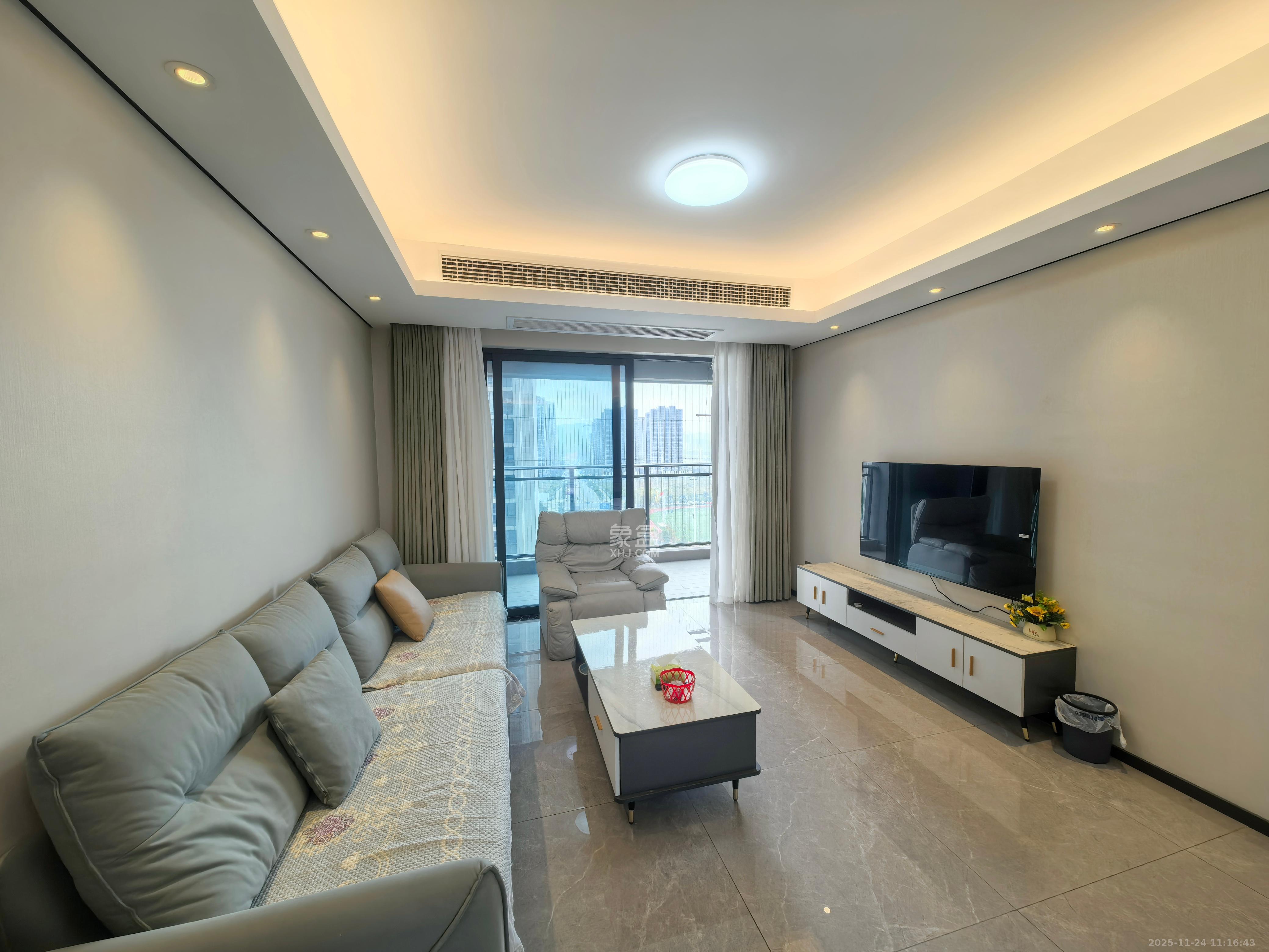 中海麓山境北区  4室2厅2卫    3000.0元/月