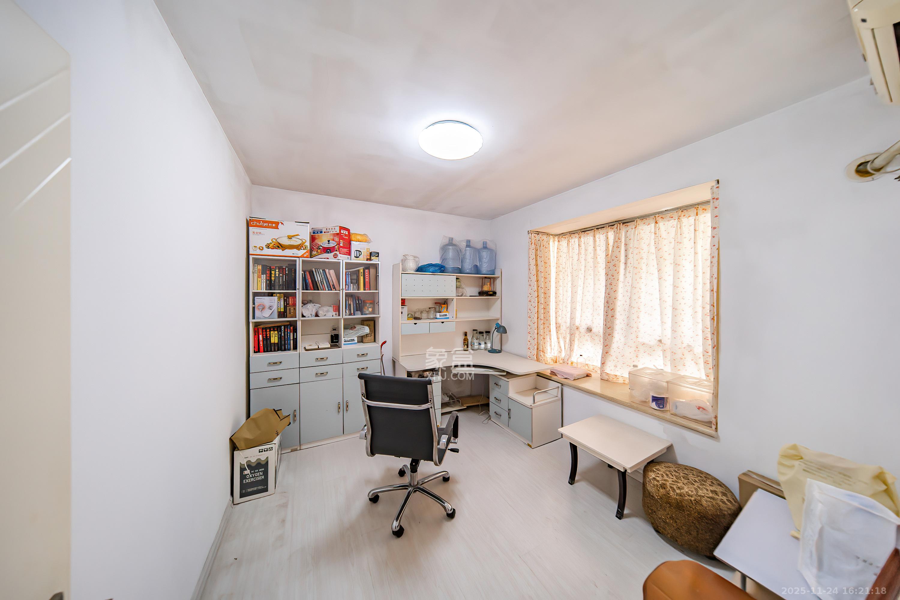 金帆小区  3室2厅2卫    79.8万卧室