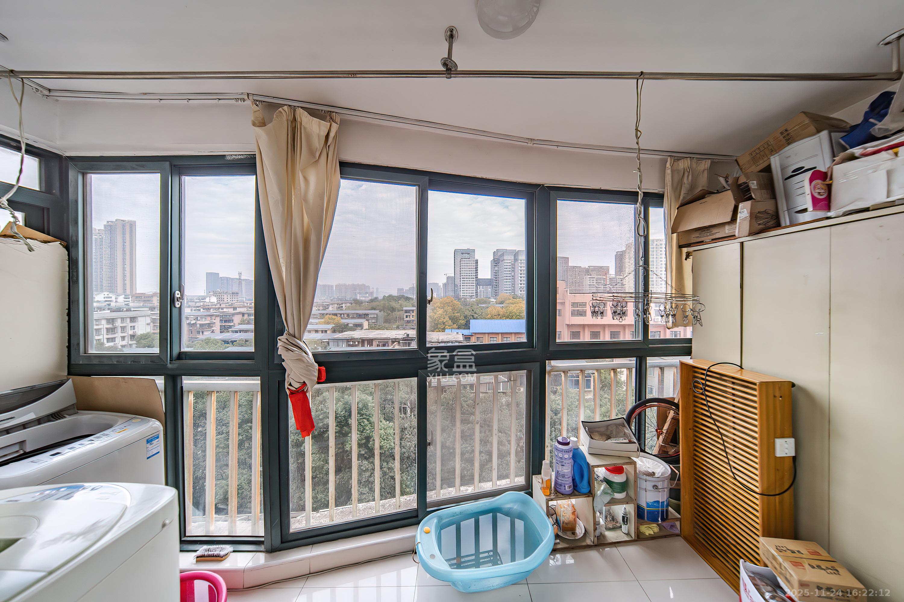 佳阳悦景馨都  3室2厅2卫    88.0万阳台