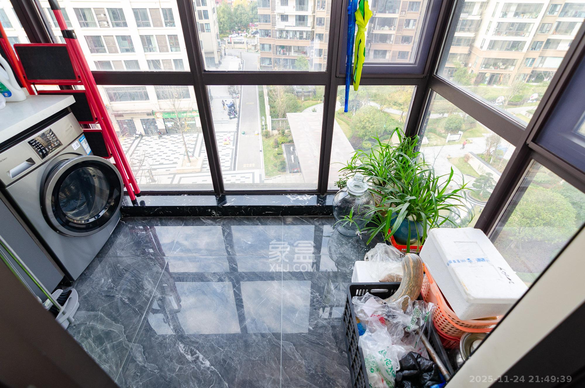 润和谷山郡（悦禧山庄水榭花都）  1室0厅2卫    125.0万阳台