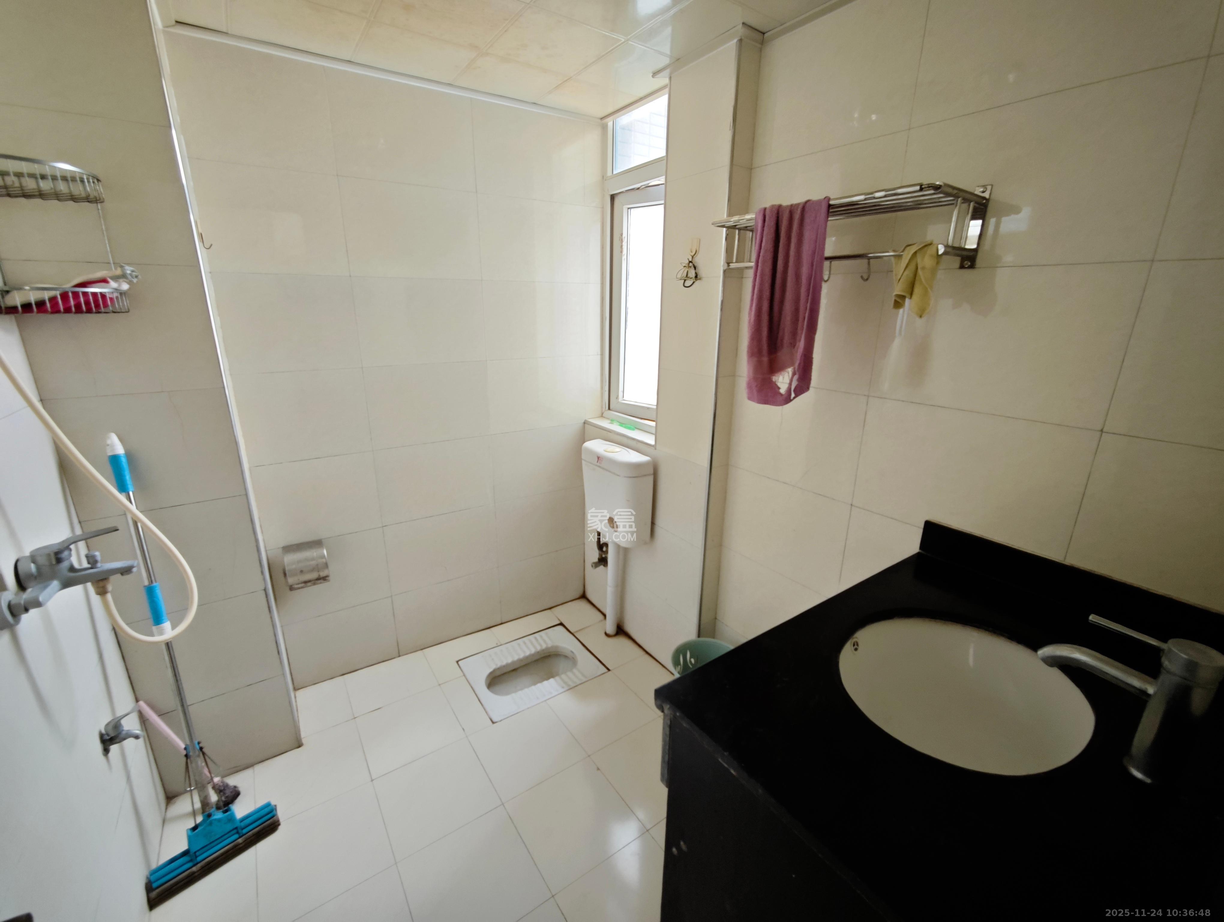 泊爱蓝湾  2室2厅1卫    2100.0元/月室内图