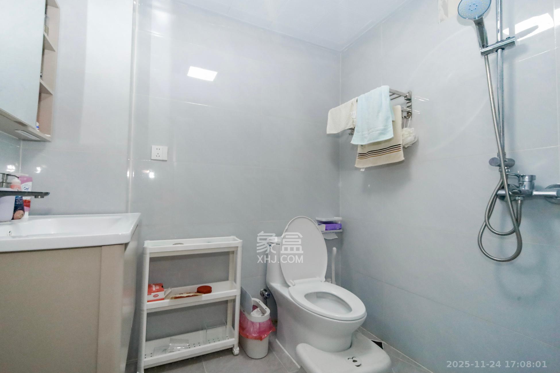 金领家族  1室1厅1卫    33.8万卫生间