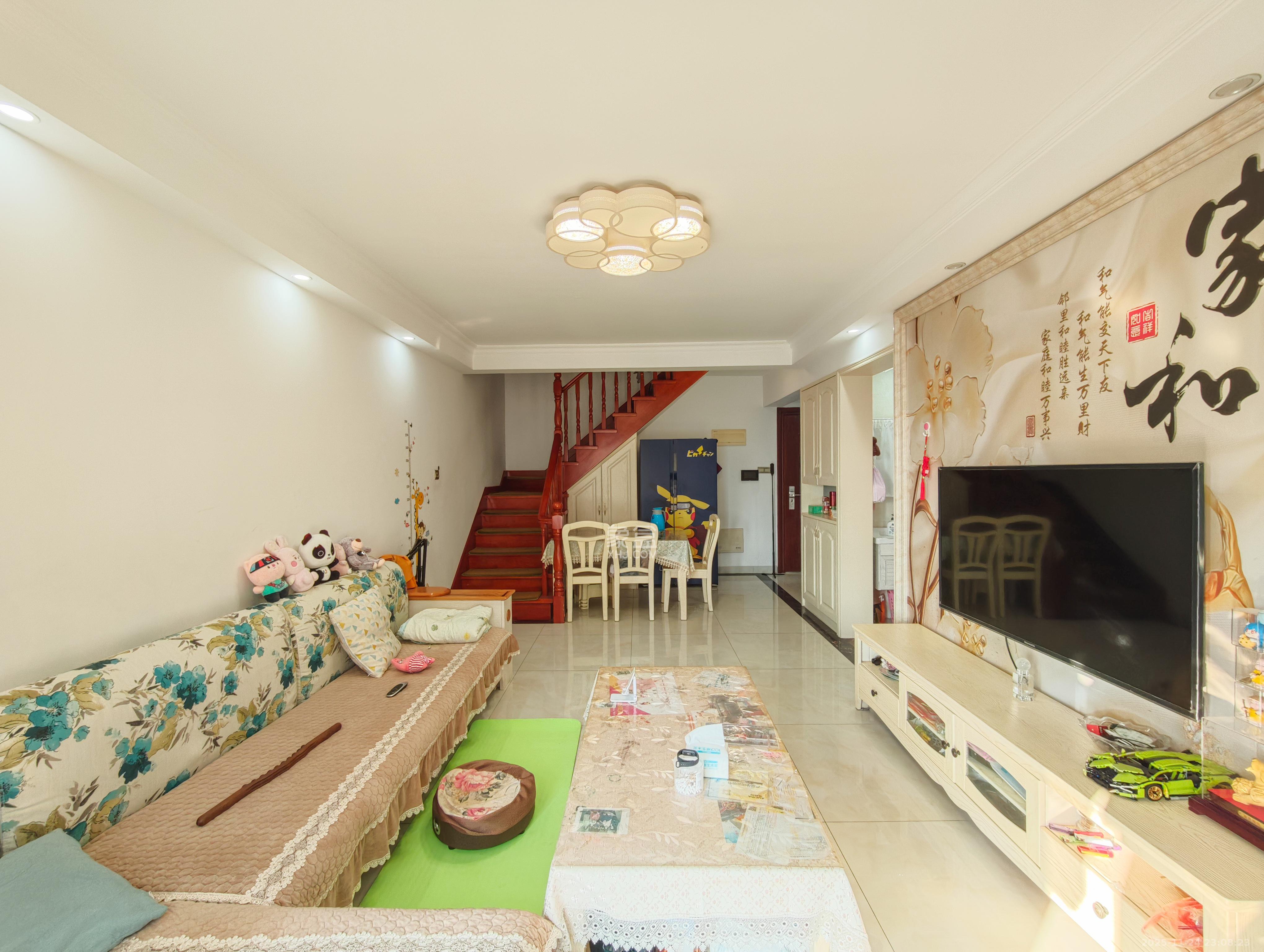 保利城(中航城国际社区、郡原美村) 4室2厅1卫 76.0万 保利城(中航城国际社区、郡原美村) 4室2厅1卫 76.0万客厅