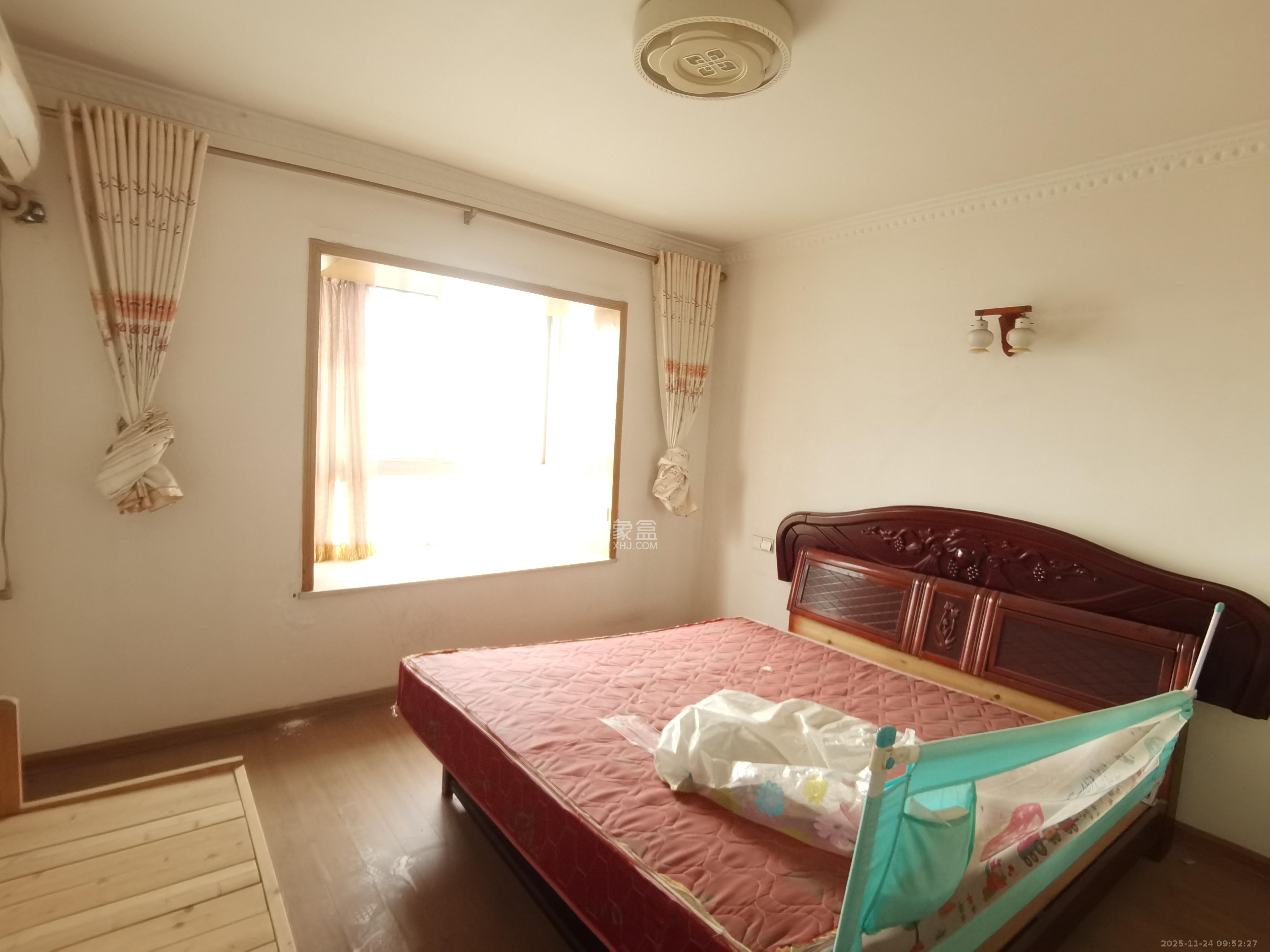 中悦领秀金都  3室2厅2卫    1500.0元/月