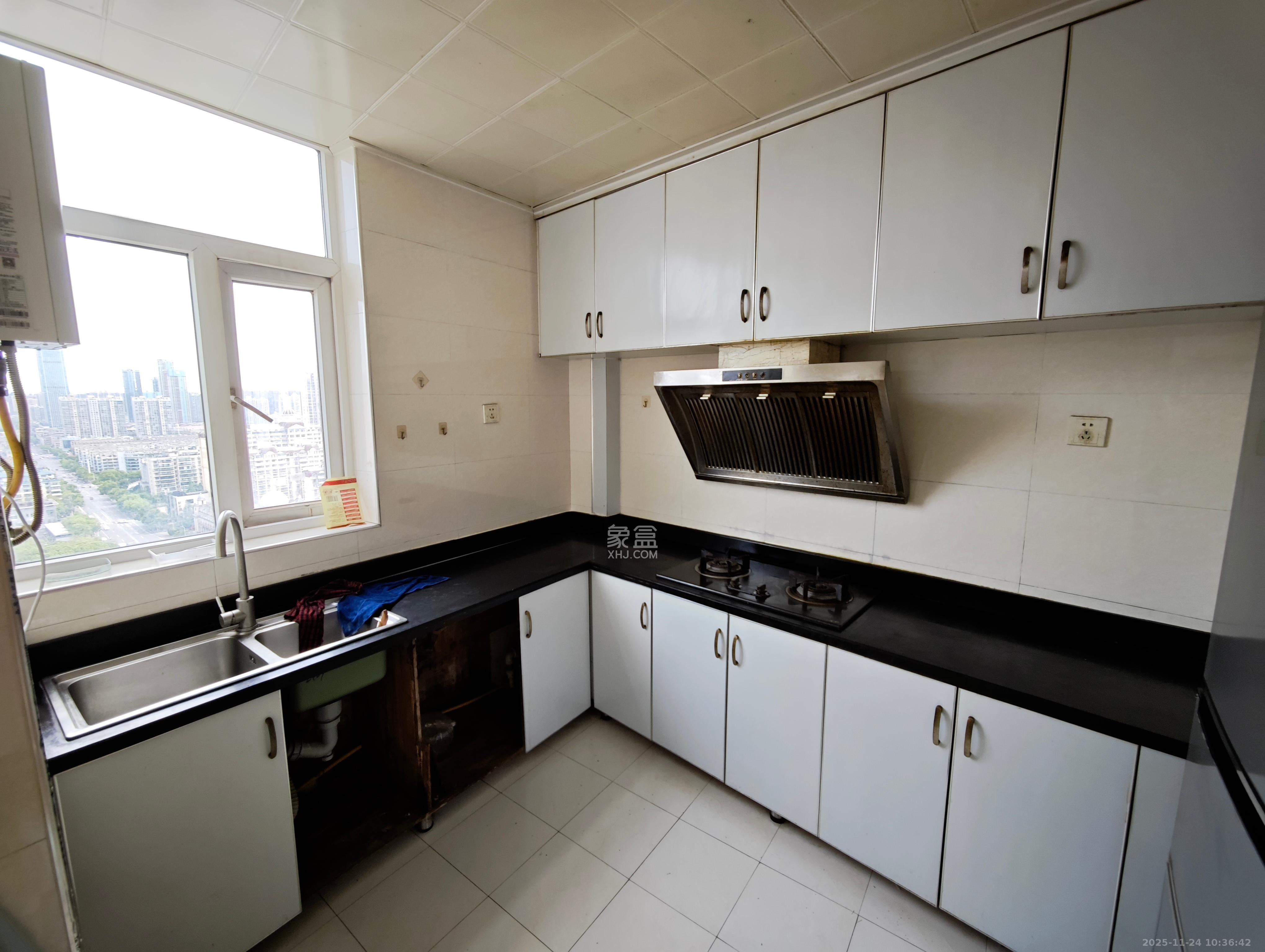 泊爱蓝湾  2室2厅1卫    2100.0元/月室内图