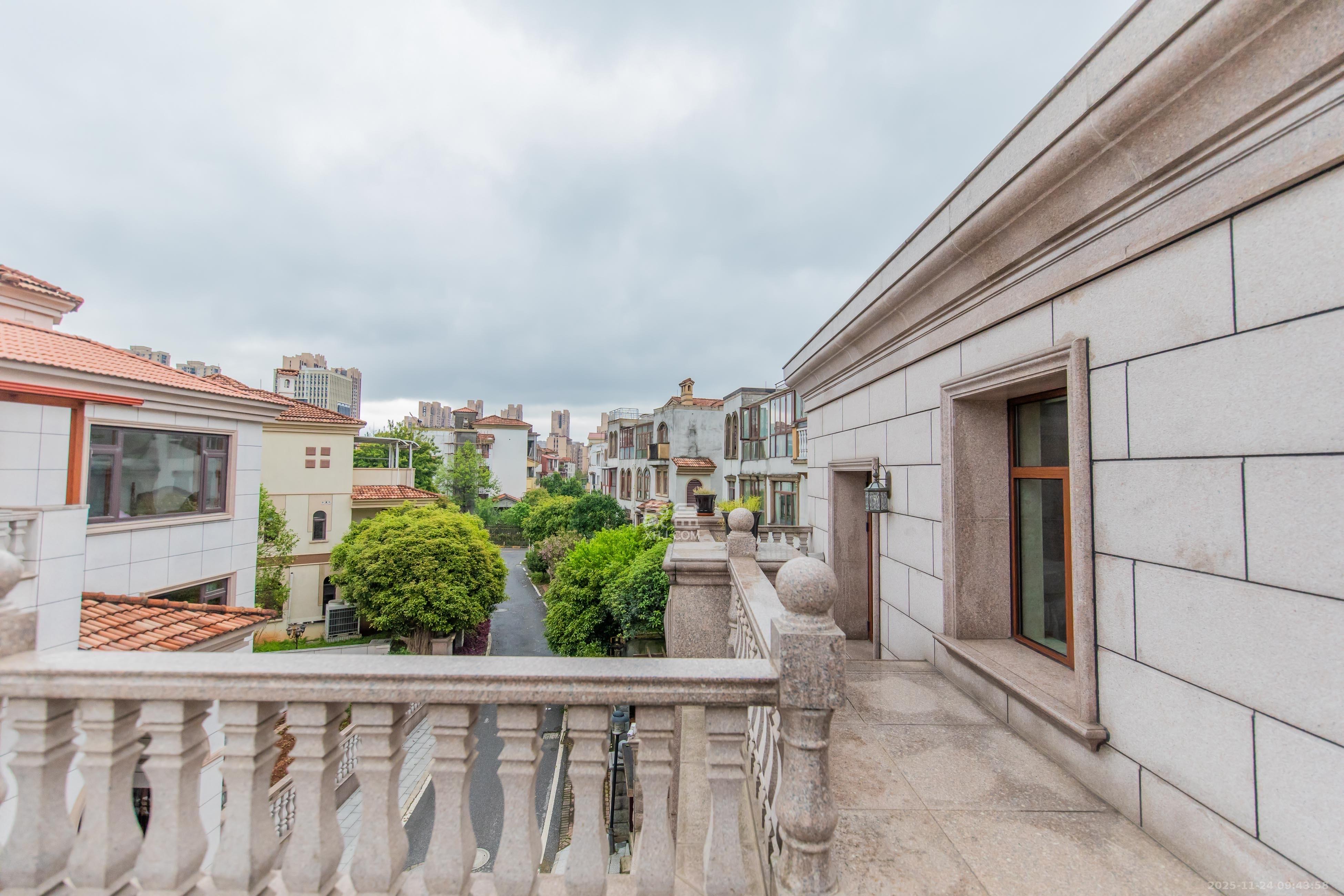 鹏基诺亚山林  7室4厅4卫    35000.0元/月室内图