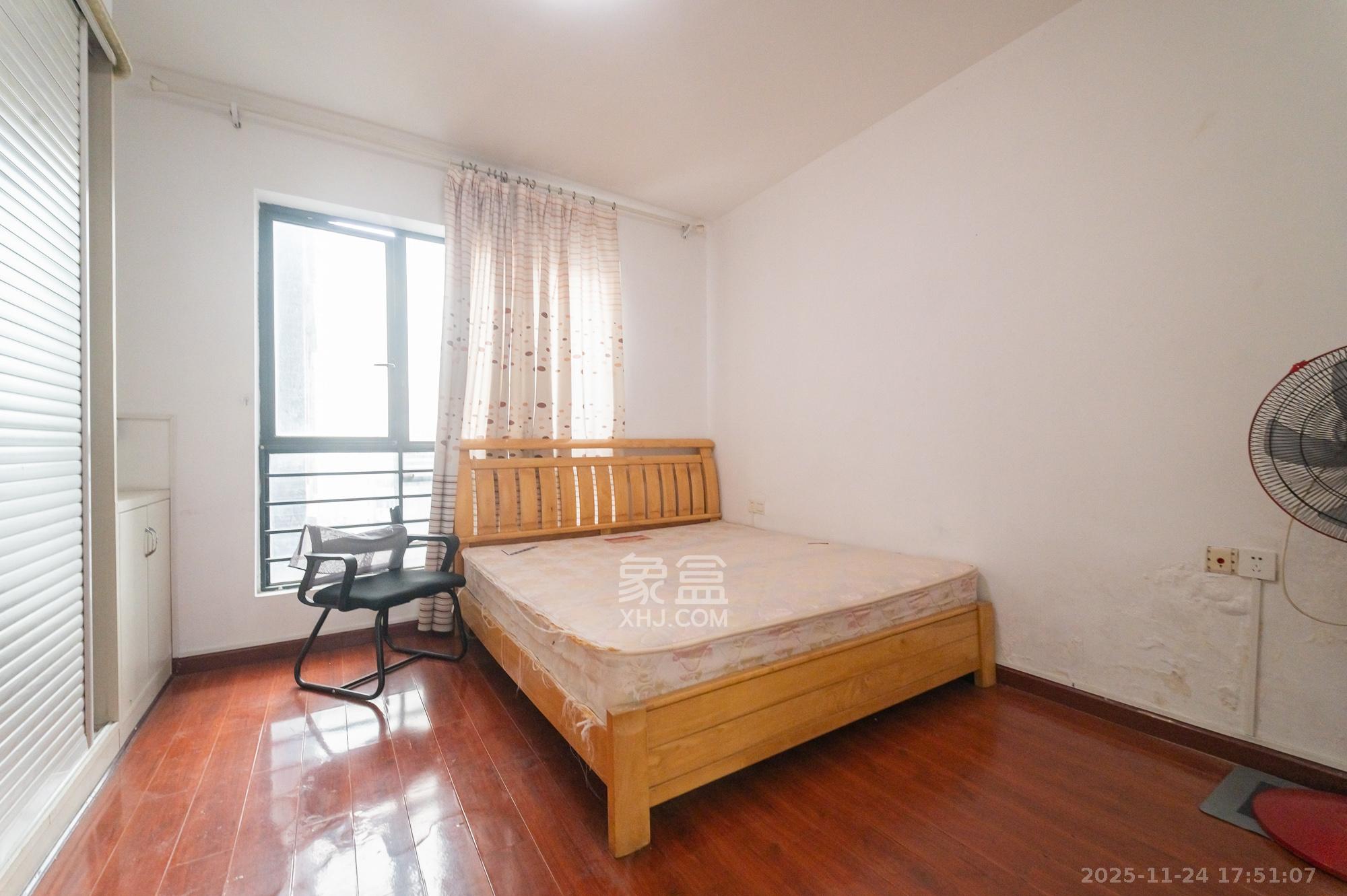 尚城  3室2厅2卫    80.0万卧室