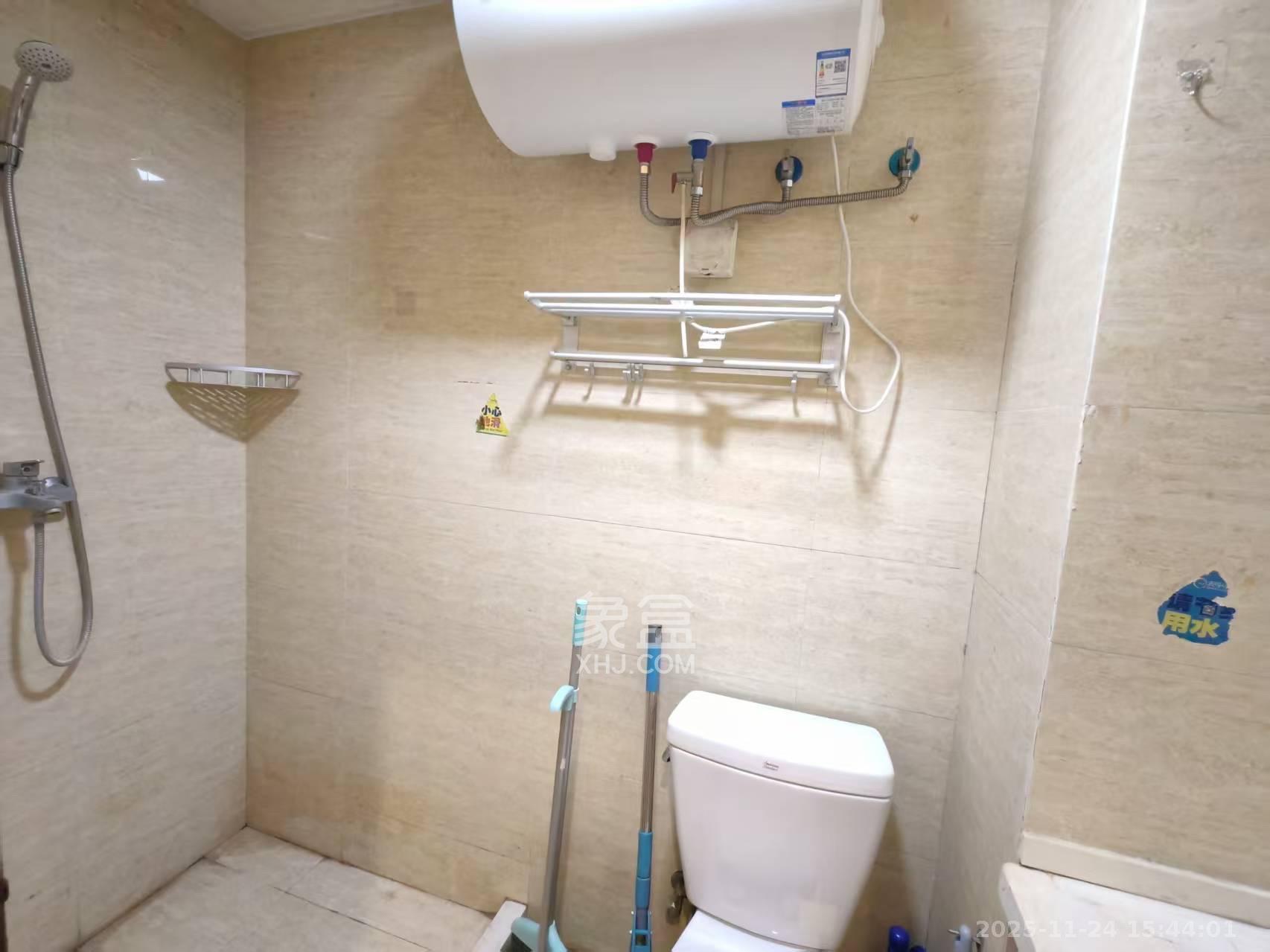 绿地中央广场  1室1厅1卫    1500.0元/月室内图