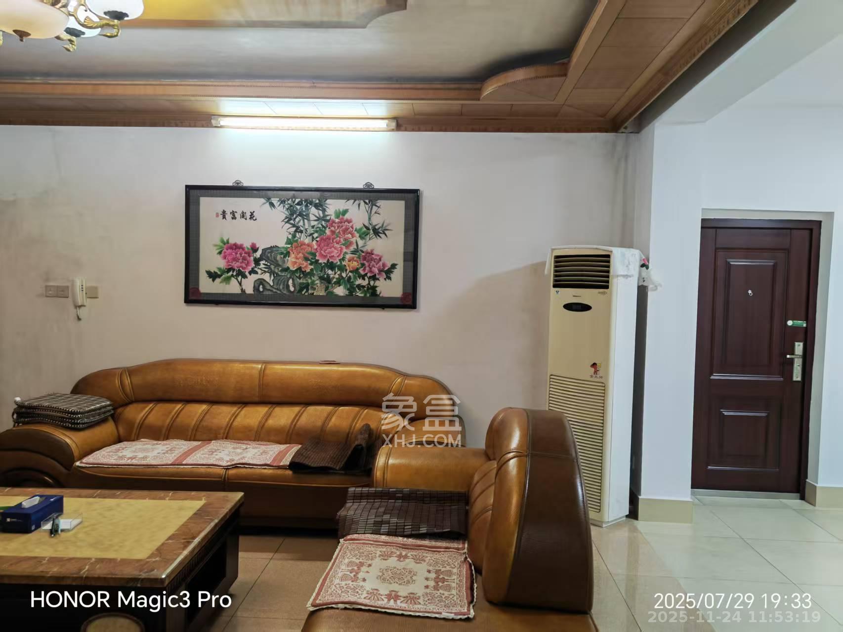 湘农桥社区  3室2厅2卫    2400.0元/月室内图