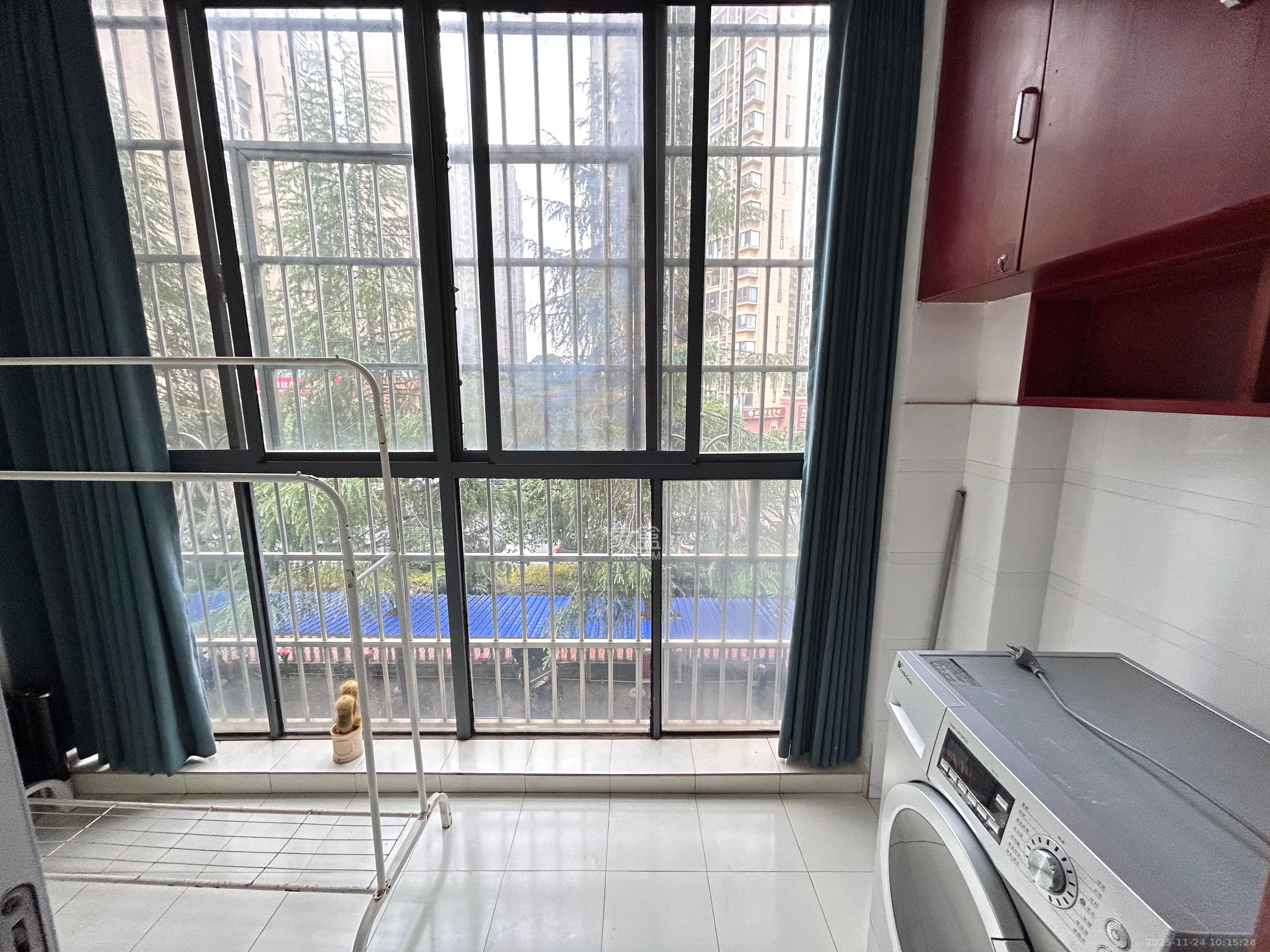 山水湾 2室2厅1卫 1600.0元/月 山水湾 2室2厅1卫 1600.0元/月室内图