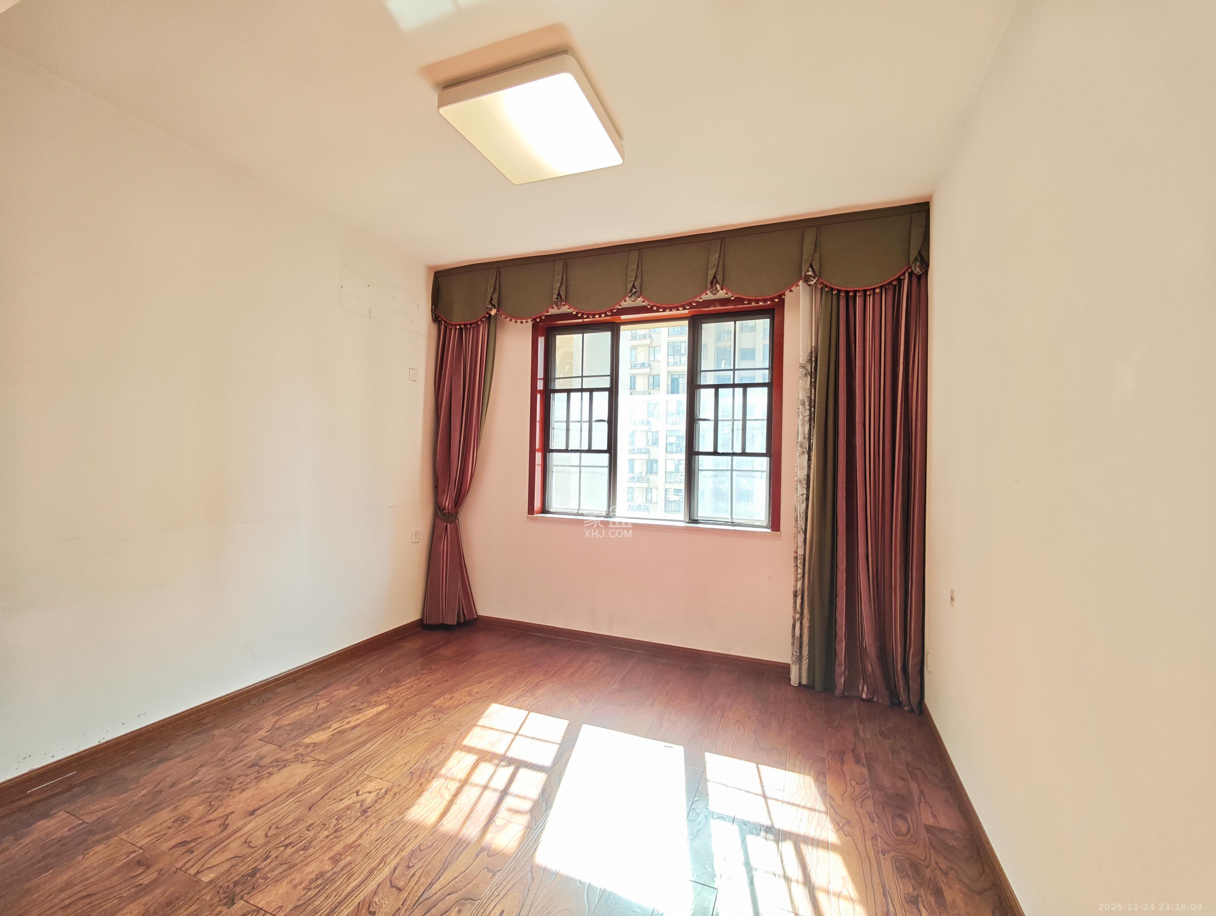 宏聚地中海 3室2厅2卫 86.0万 宏聚地中海 3室2厅2卫 86.0万卧室