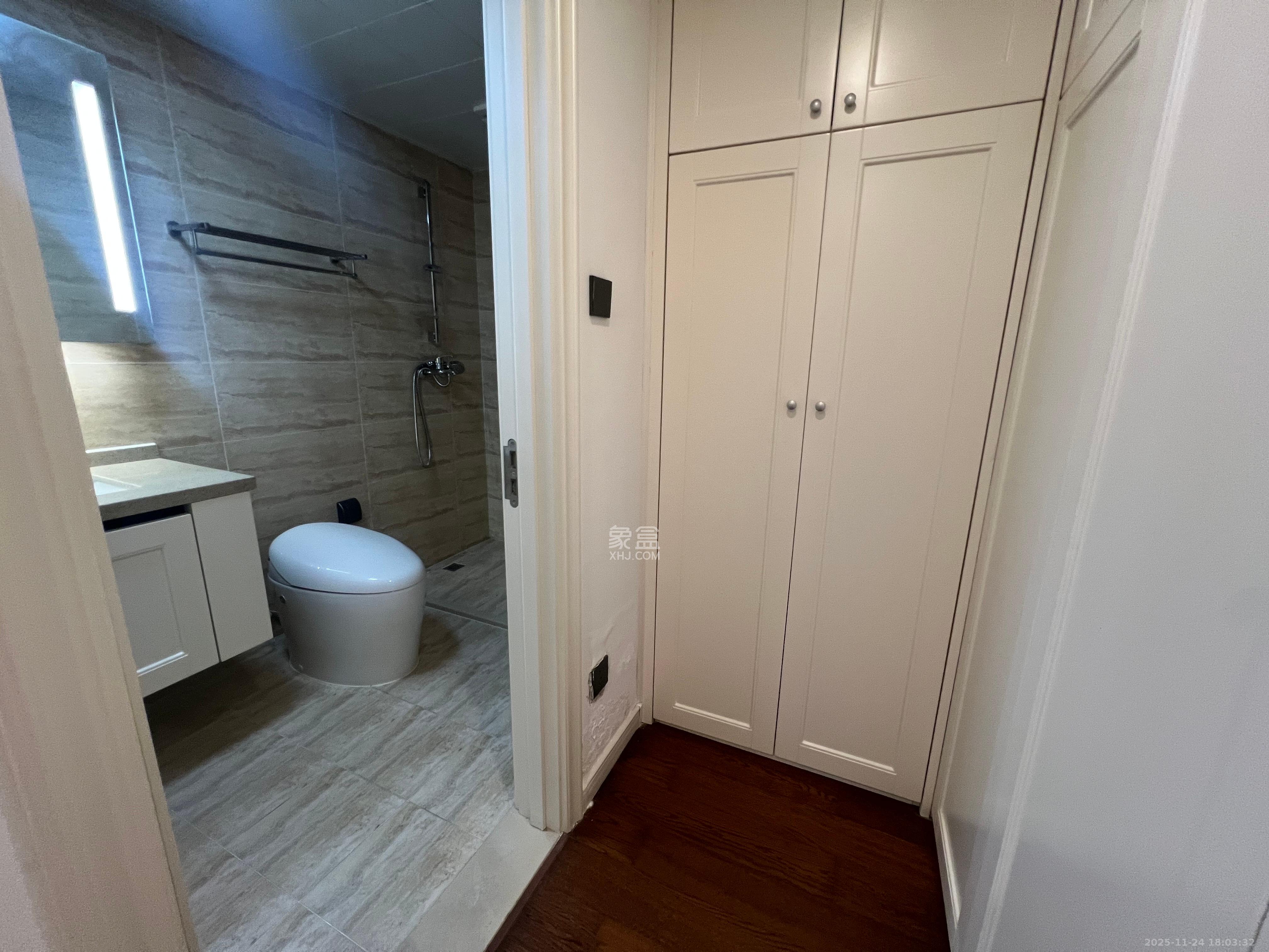 万科魅力之城锋镜里 4室2厅2卫 3200.0元/月 万科魅力之城锋镜里 4室2厅2卫 3200.0元/月室内图