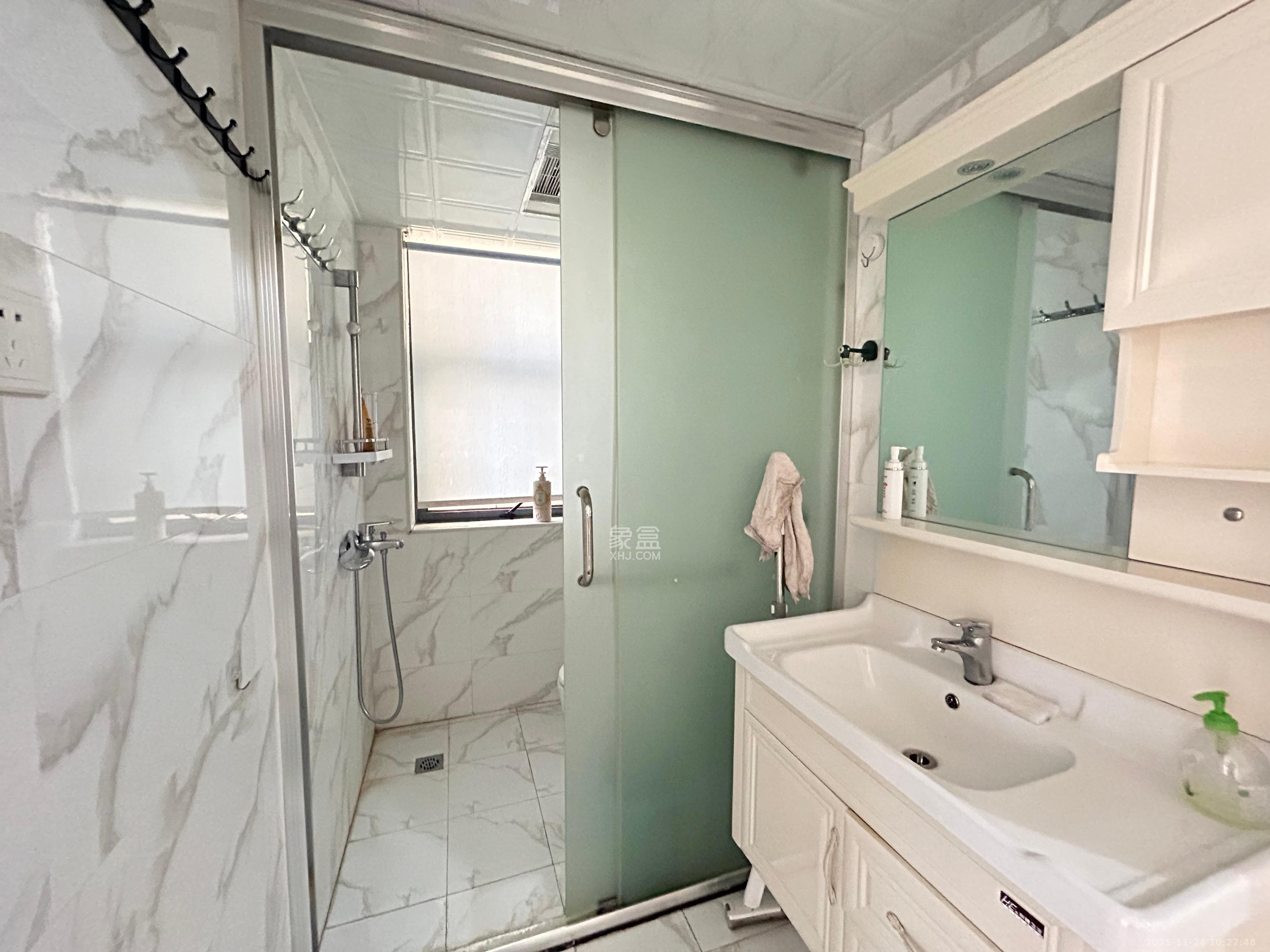 长盛岚庭 3室2厅1卫 2600.0元/月 长盛岚庭 3室2厅1卫 2600.0元/月室内图