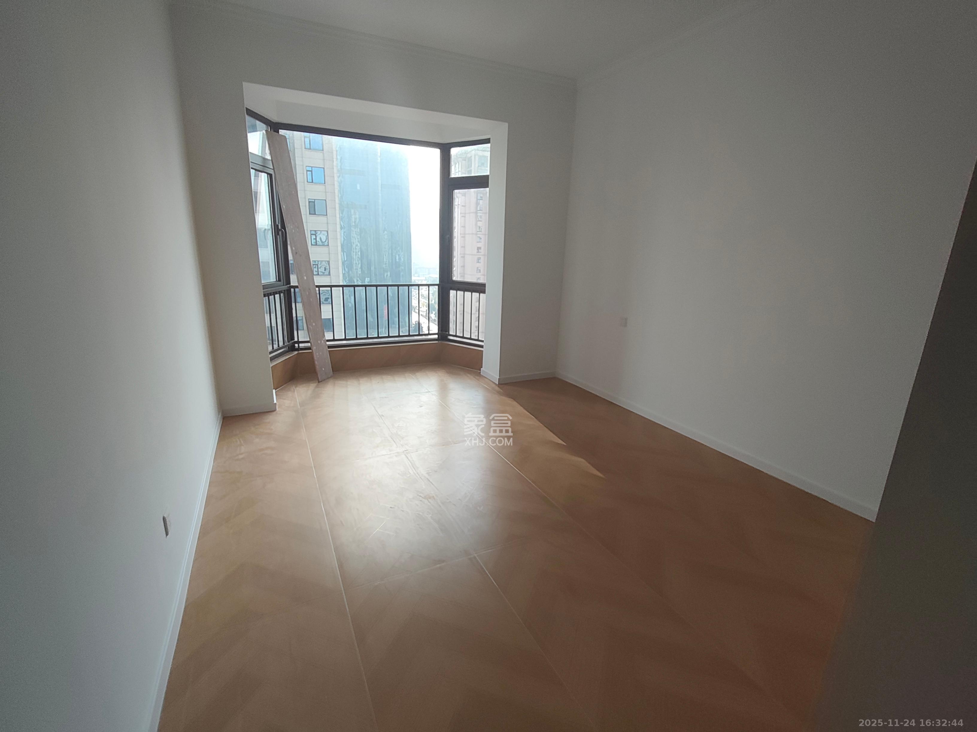 富兴时代御城  4室2厅2卫    7800.0元/月室内图