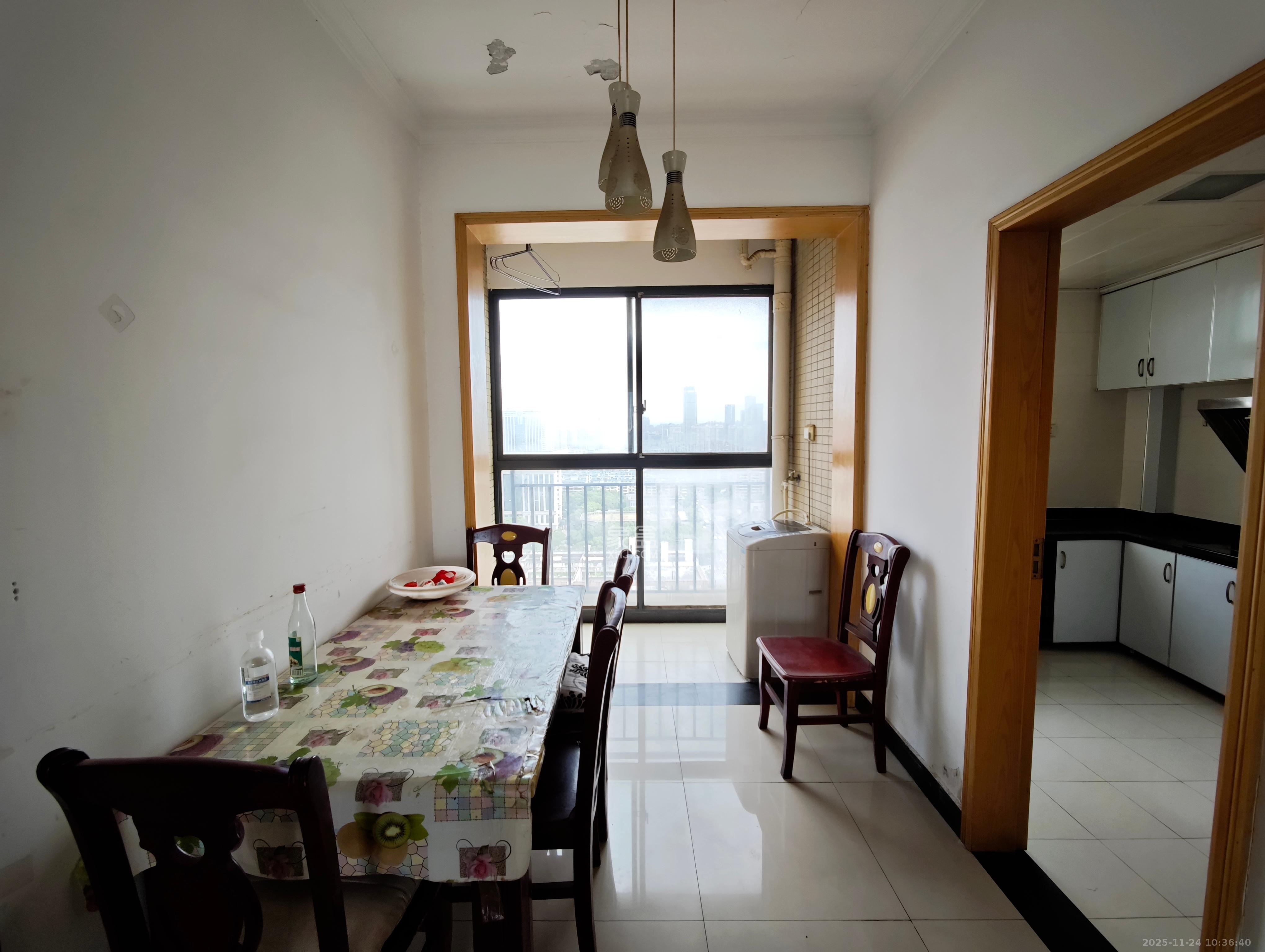 泊爱蓝湾  2室2厅1卫    2100.0元/月室内图