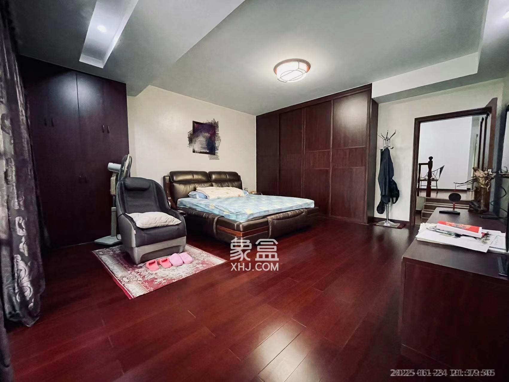 春满江南 4室2厅3卫 118.0万 春满江南 4室2厅3卫 118.0万客厅