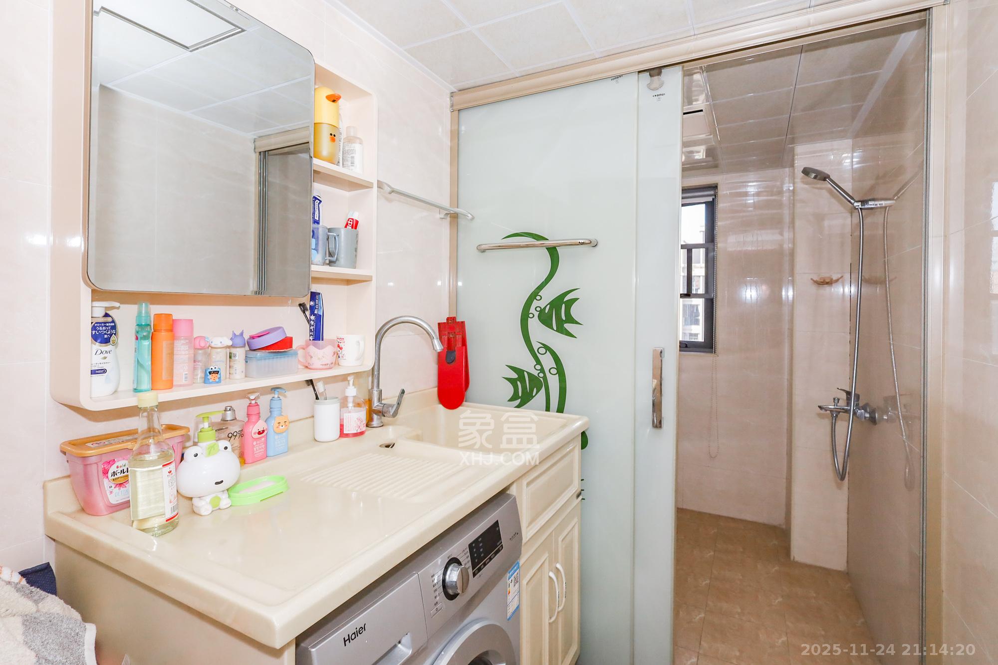 八方小区C区  3室2厅2卫    360.0万卫生间