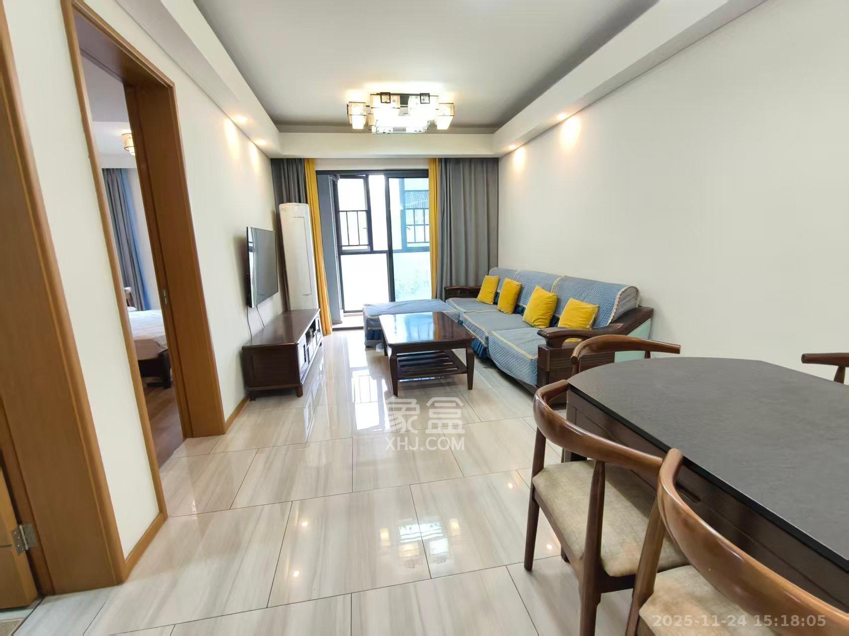 阳光100一期、四五期  2室2厅1卫    2500.0元/月室内图