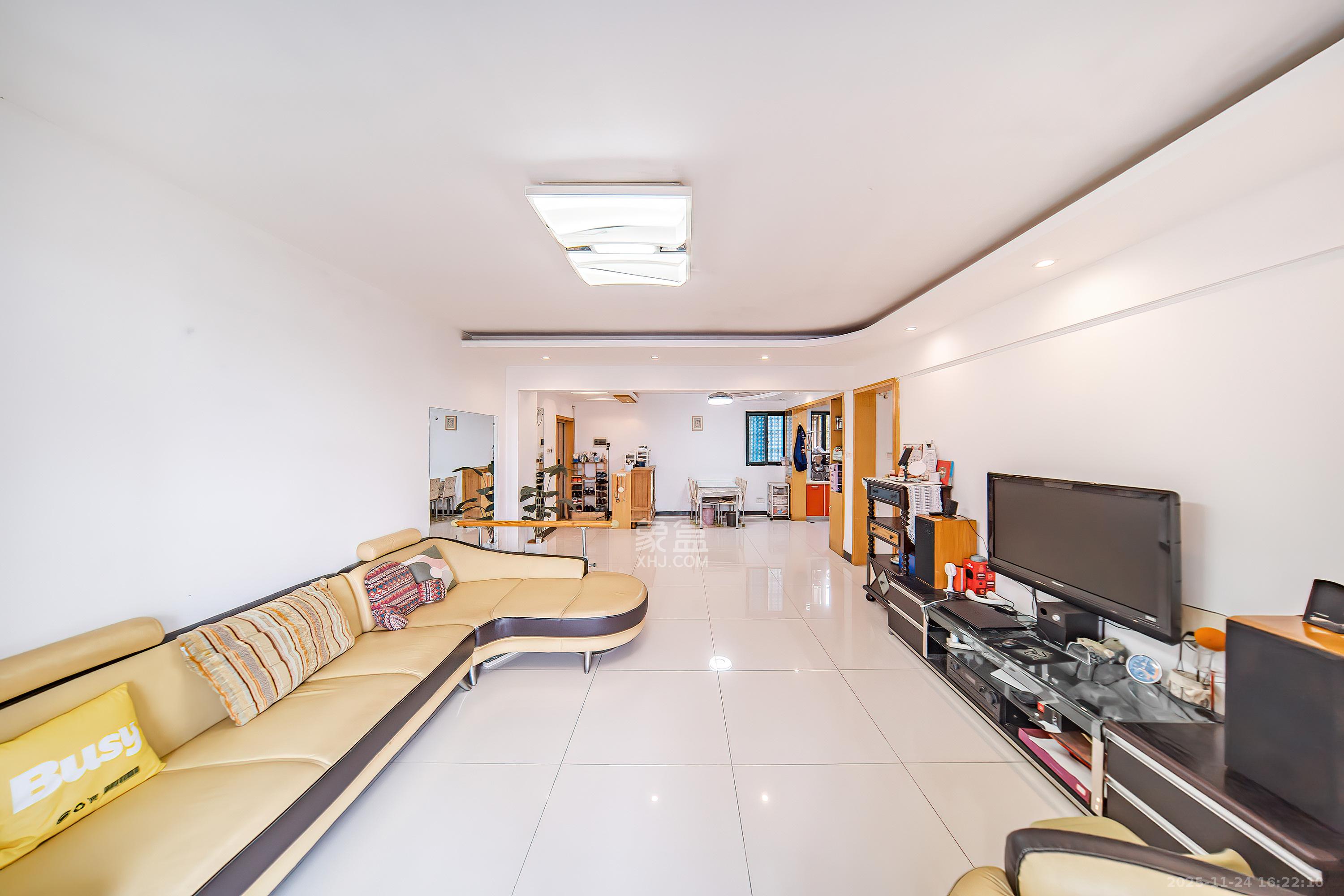 佳阳悦景馨都  3室2厅2卫    88.0万客厅