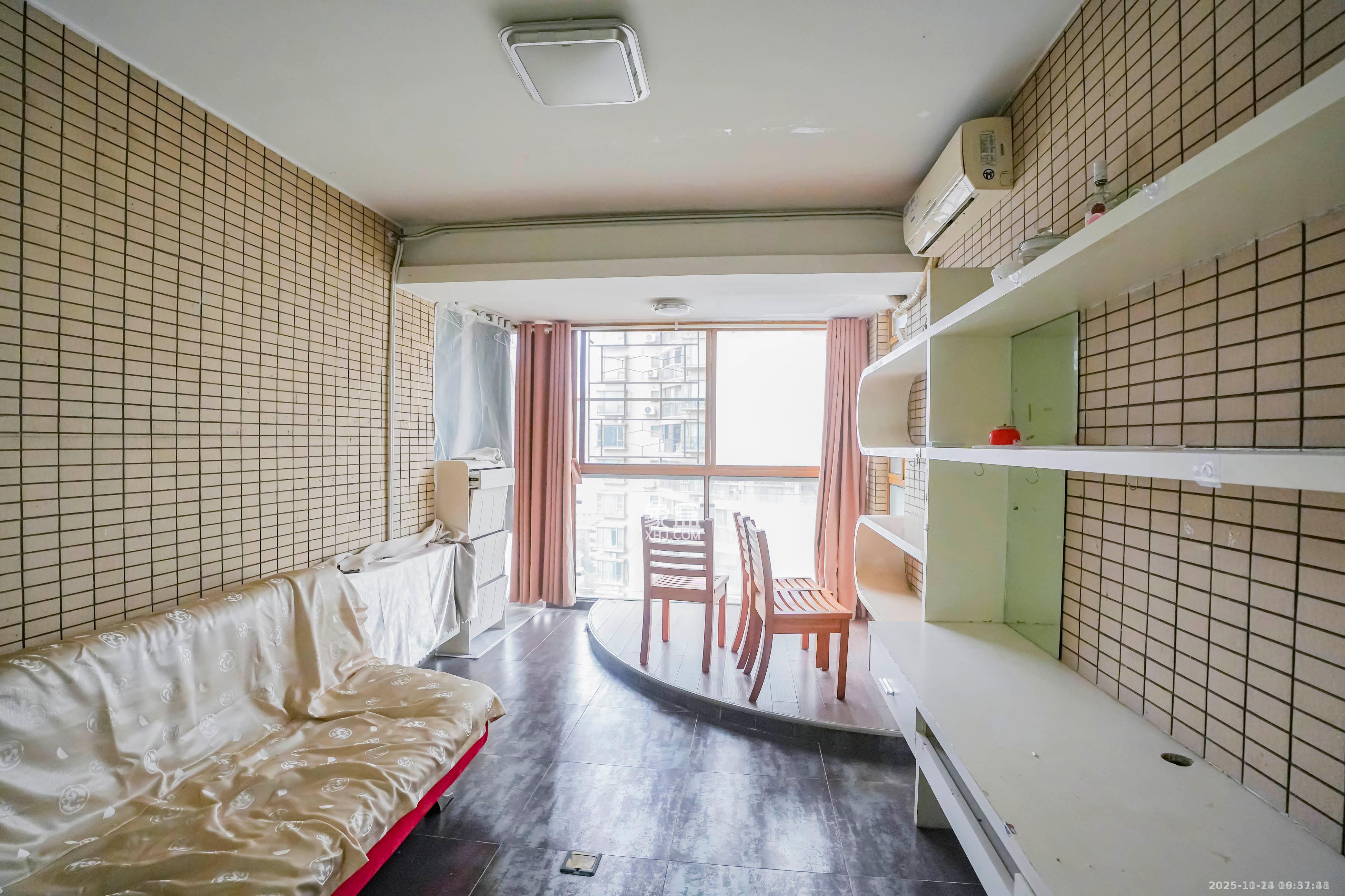 天健芙蓉盛世一期  3室2厅1卫    3500.0元/月室内图