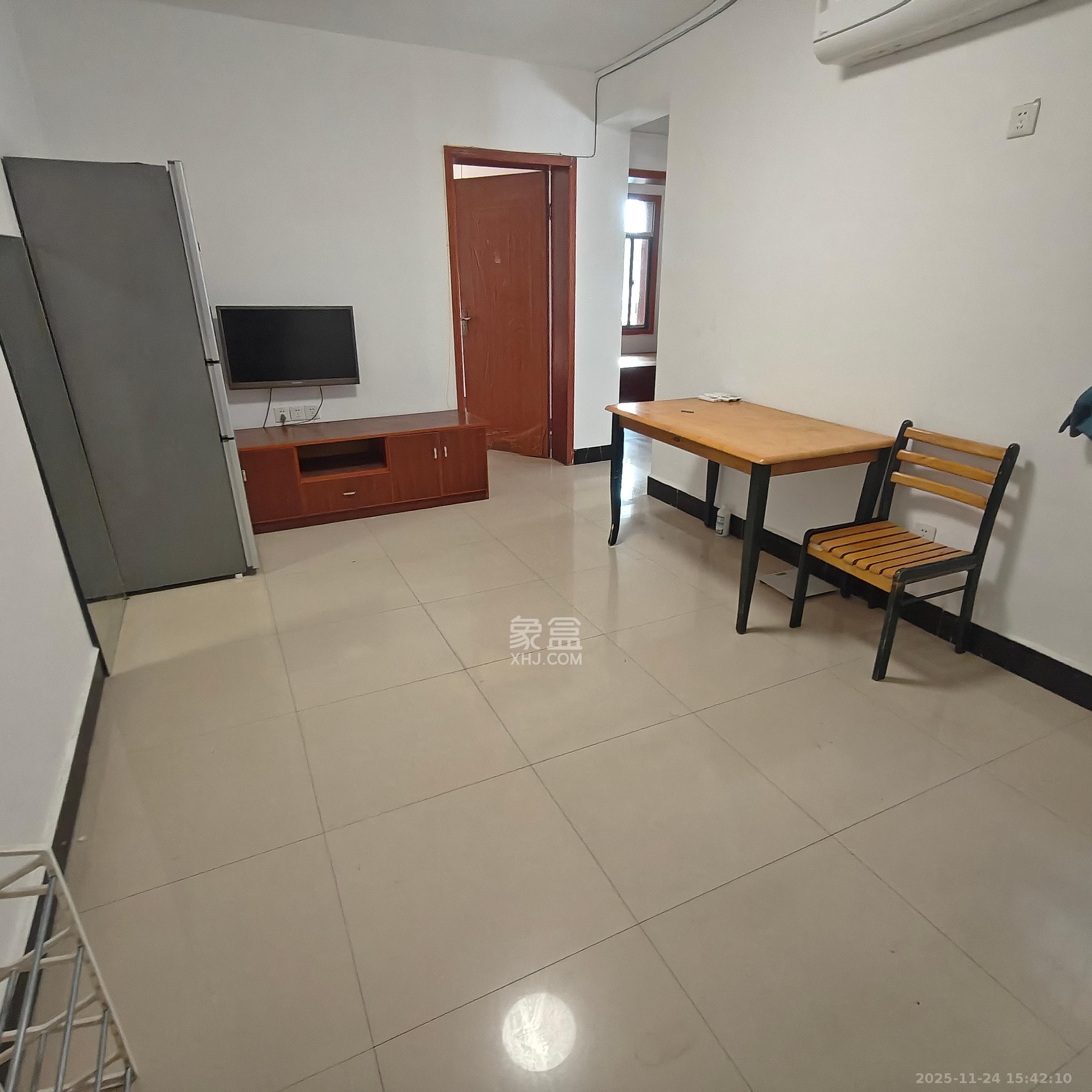 市直属机关宿舍 2室1厅1卫 1300.0元/月 市直属机关宿舍 2室1厅1卫 1300.0元/月室内图