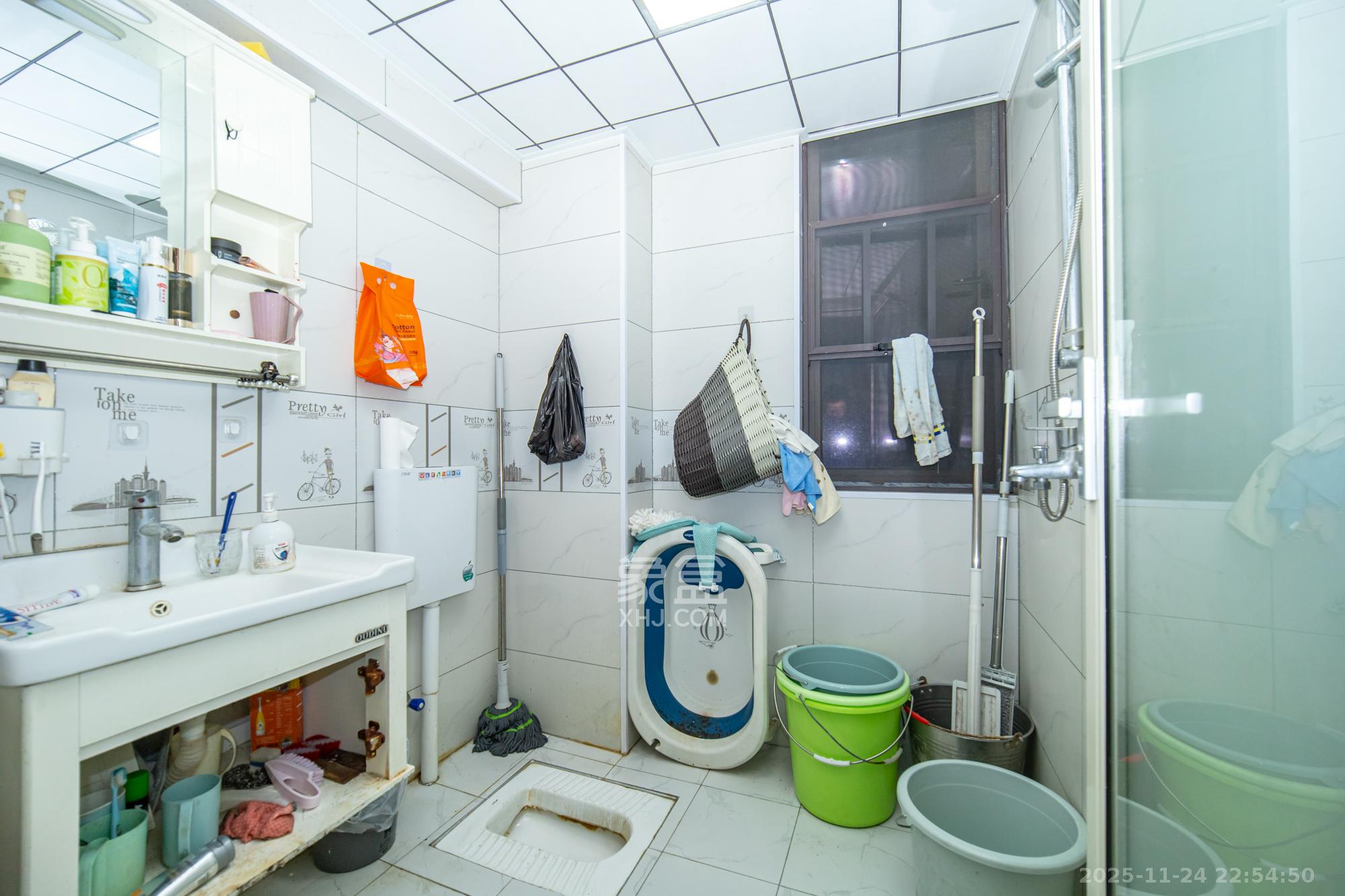 新长海广场  1室2厅1卫    40.0万卫生间