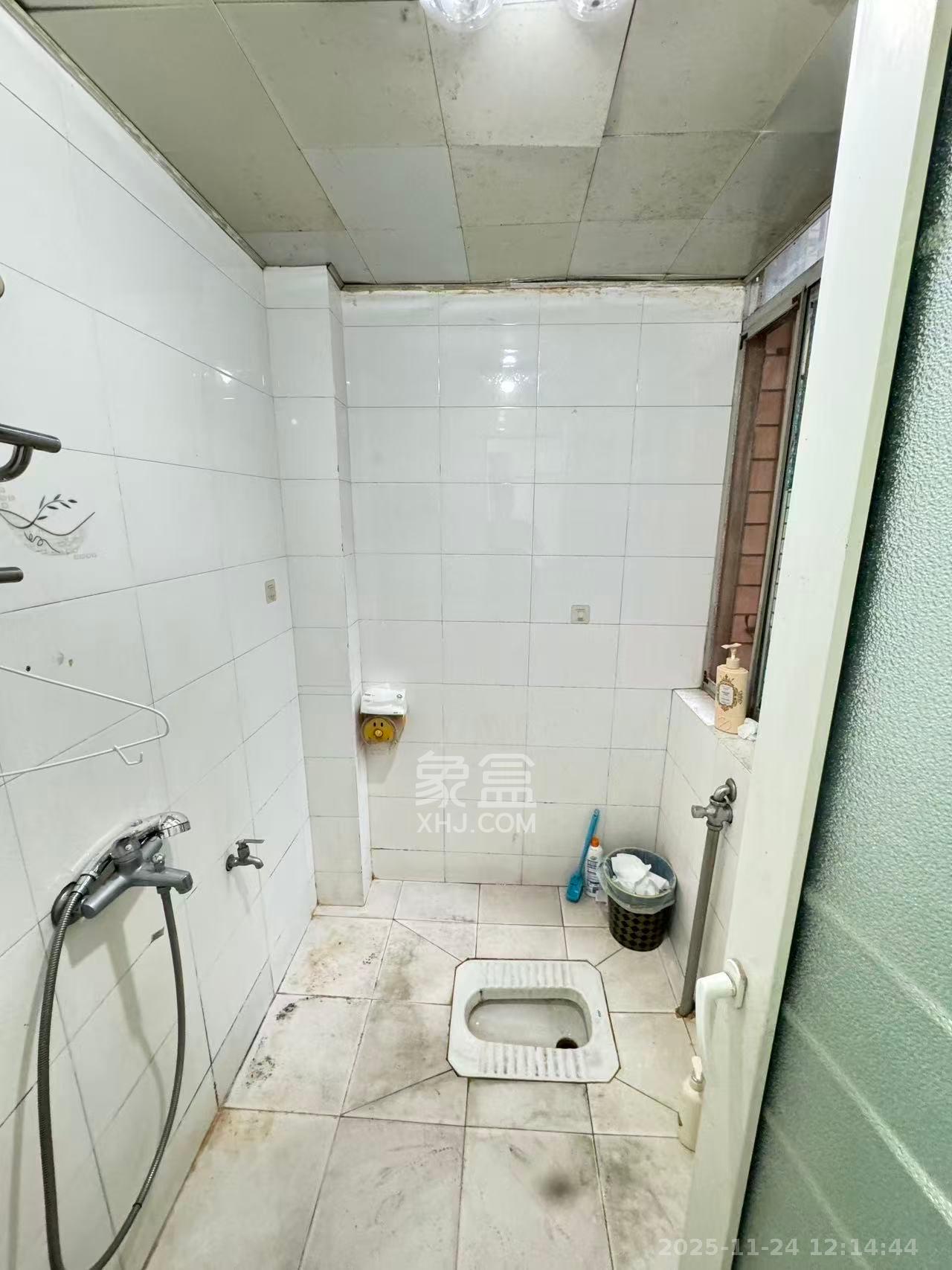 新塘垅小区（高桥物流园）  2室1厅1卫    1400.0元/月室内图