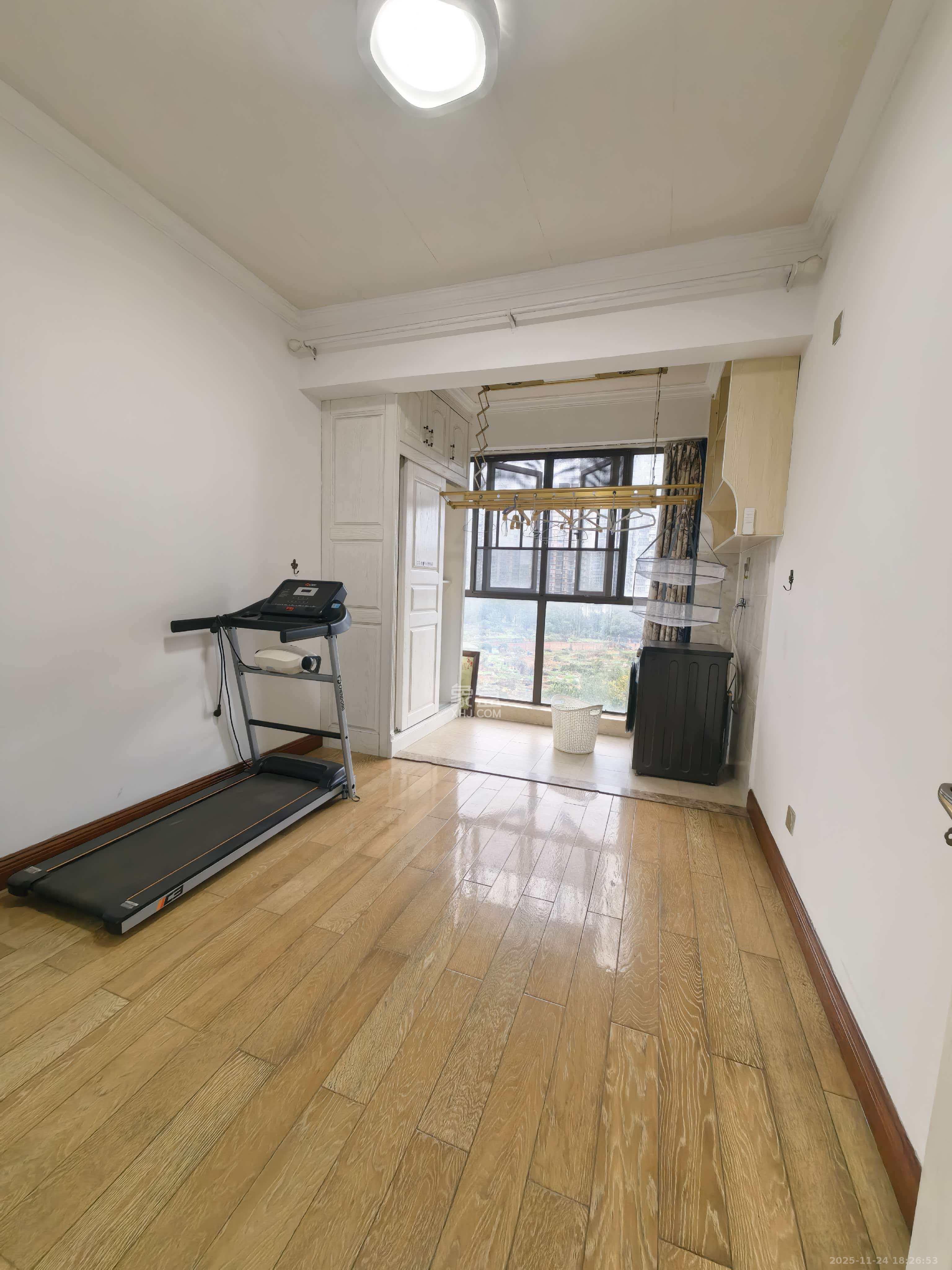 金色溪泉湾  3室2厅2卫    3200.0元/月室内图