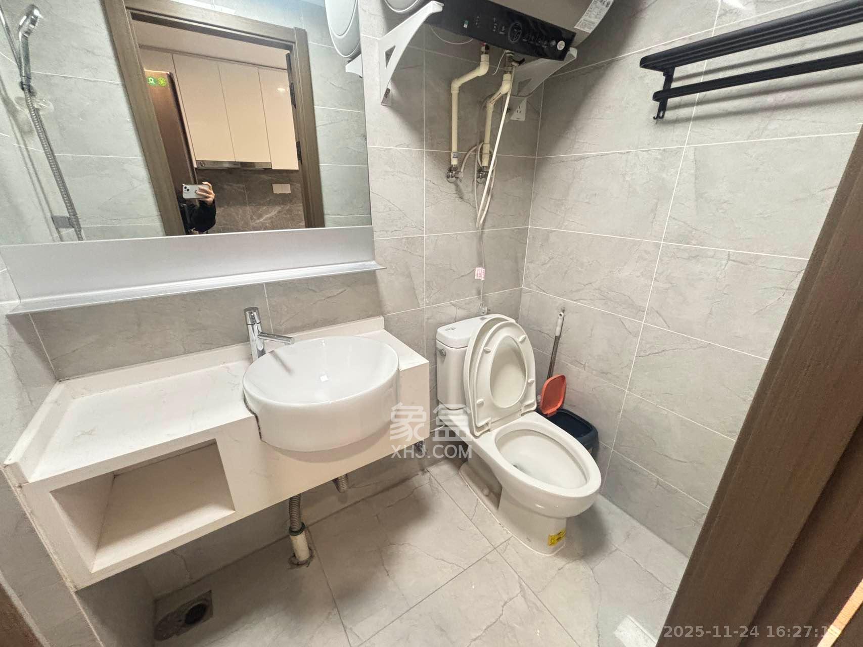 万科金色梦想D区  1室1厅1卫    1600.0元/月室内图