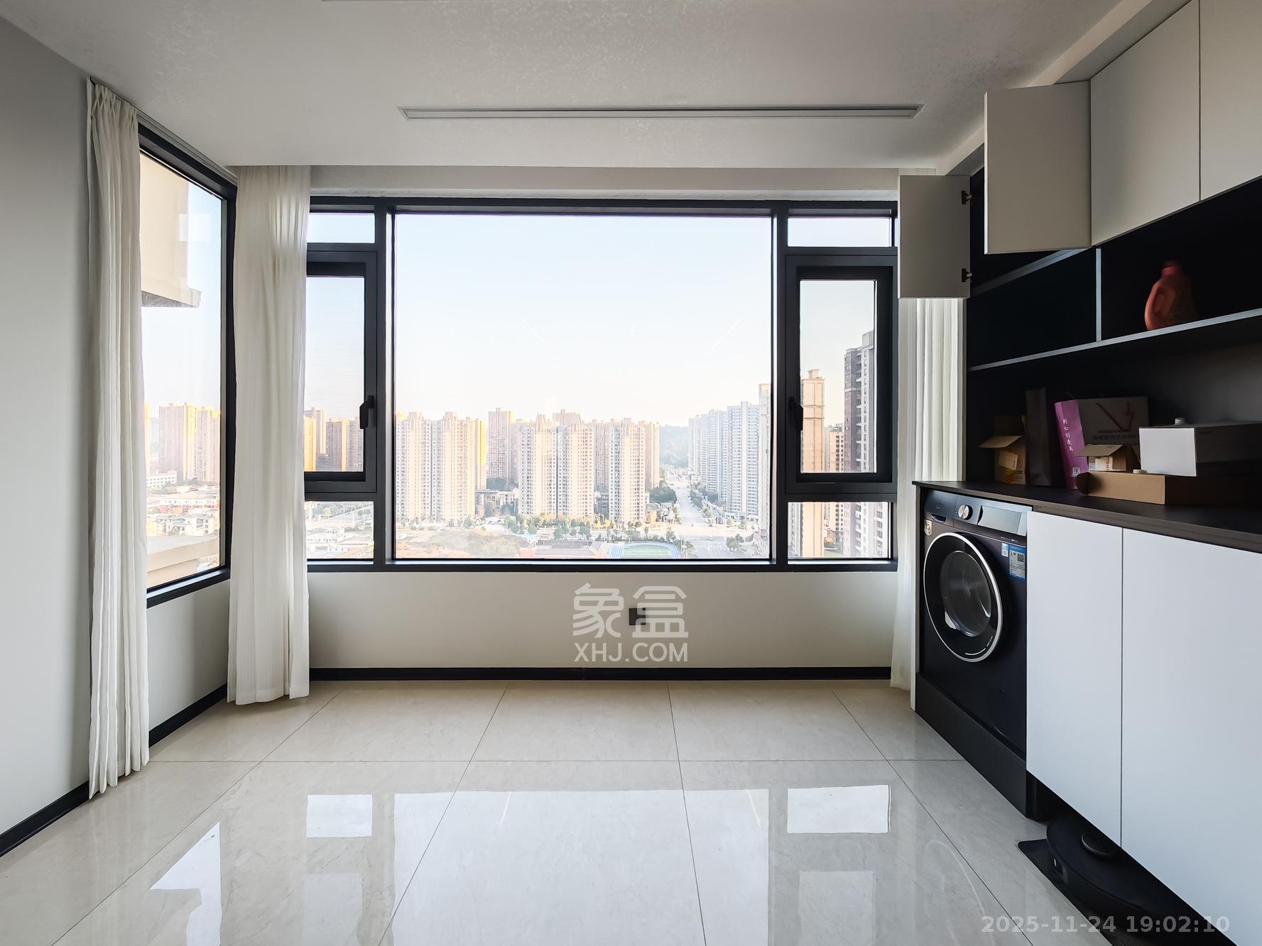 恒大御景天下城三期  3室2厅2卫    110.0万阳台